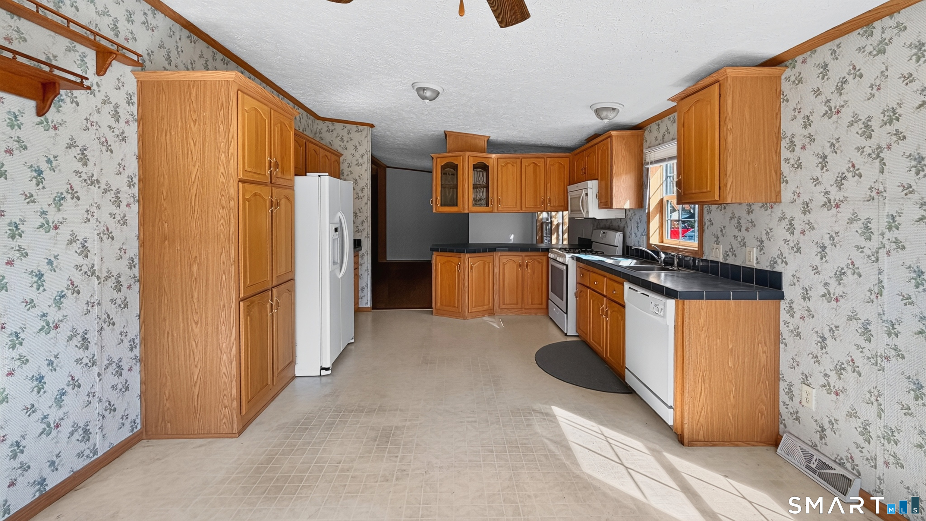6 Circle Drive Property Photo 10