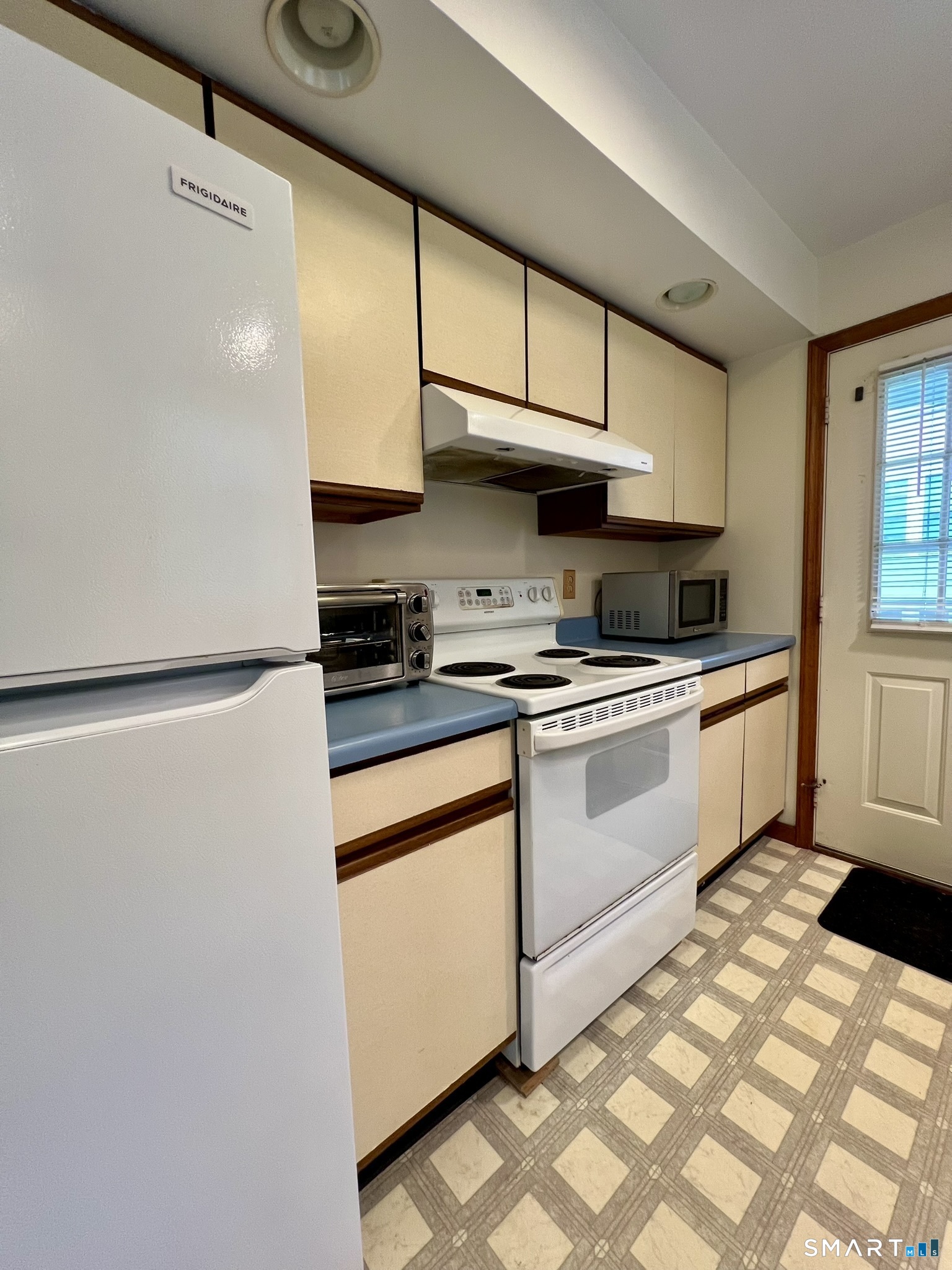 7 Golden Hill 2nd Floor Street Property Photo 4