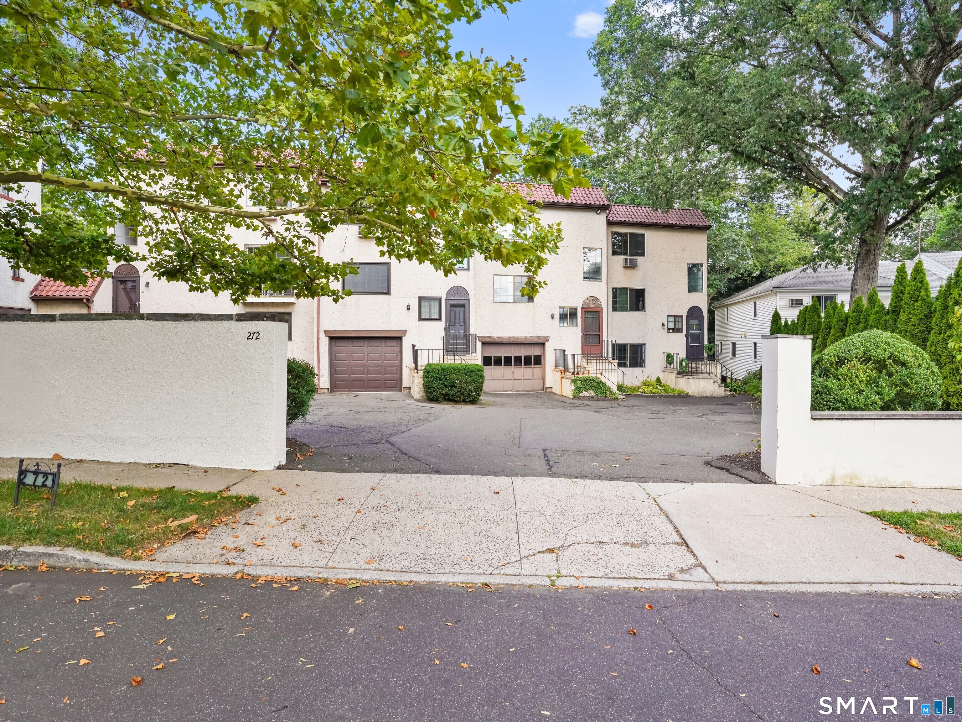 272 Hubbard 10 Avenue Property Photo 1