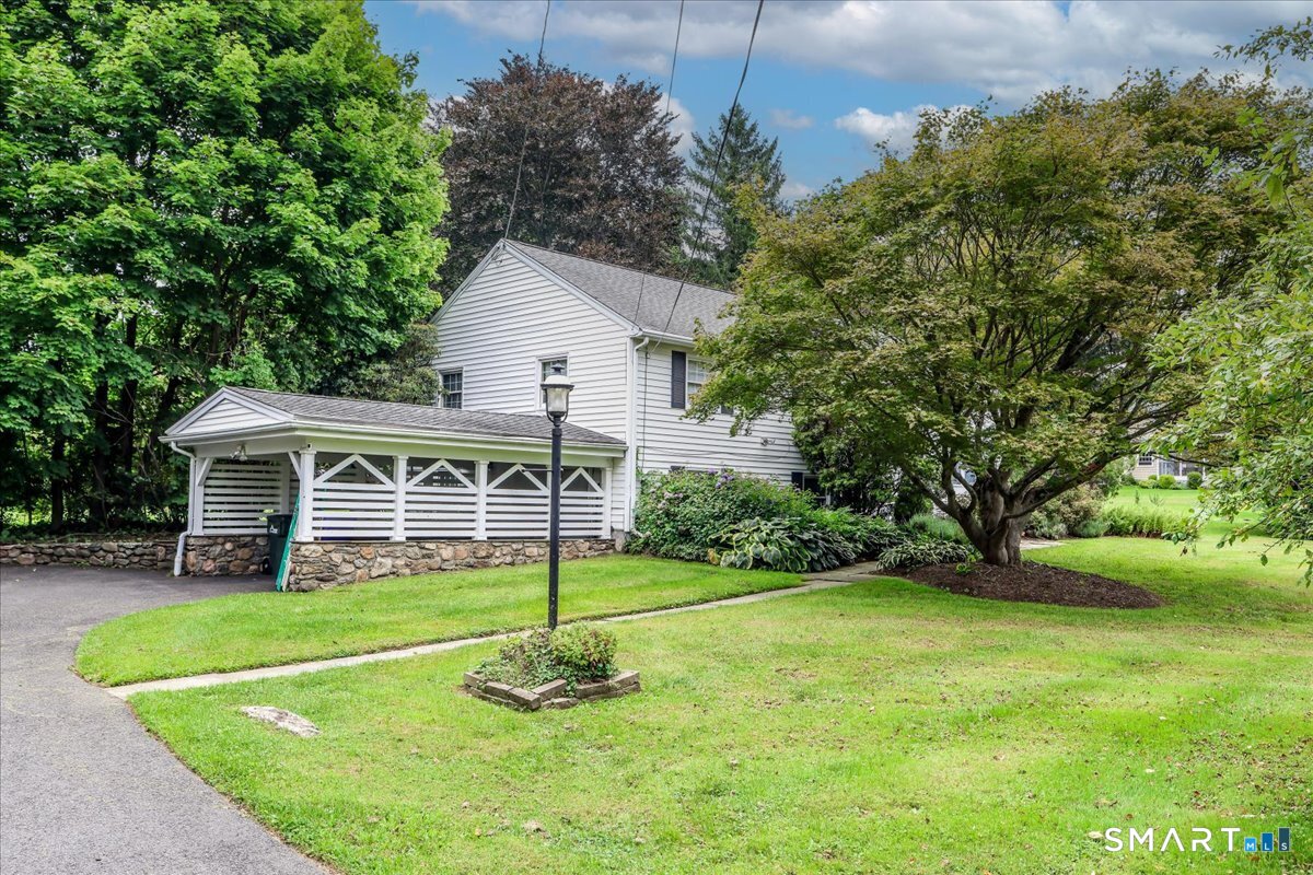 4 Taunton Lake Drive Property Photo 1