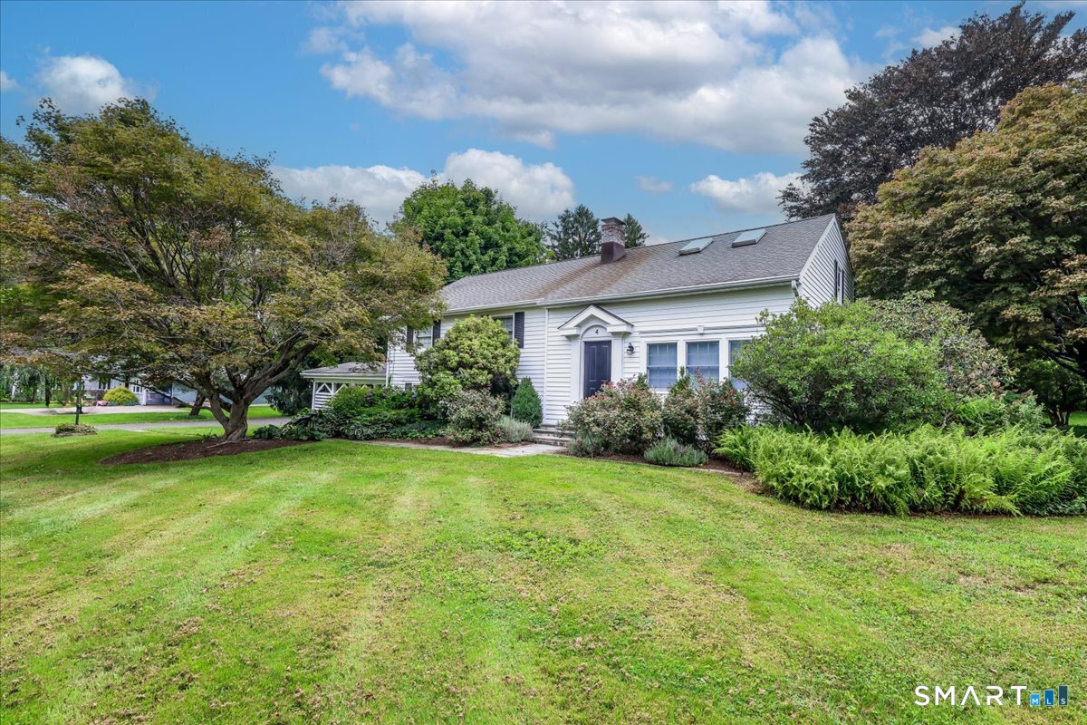 4 Taunton Lake Drive Property Photo 2