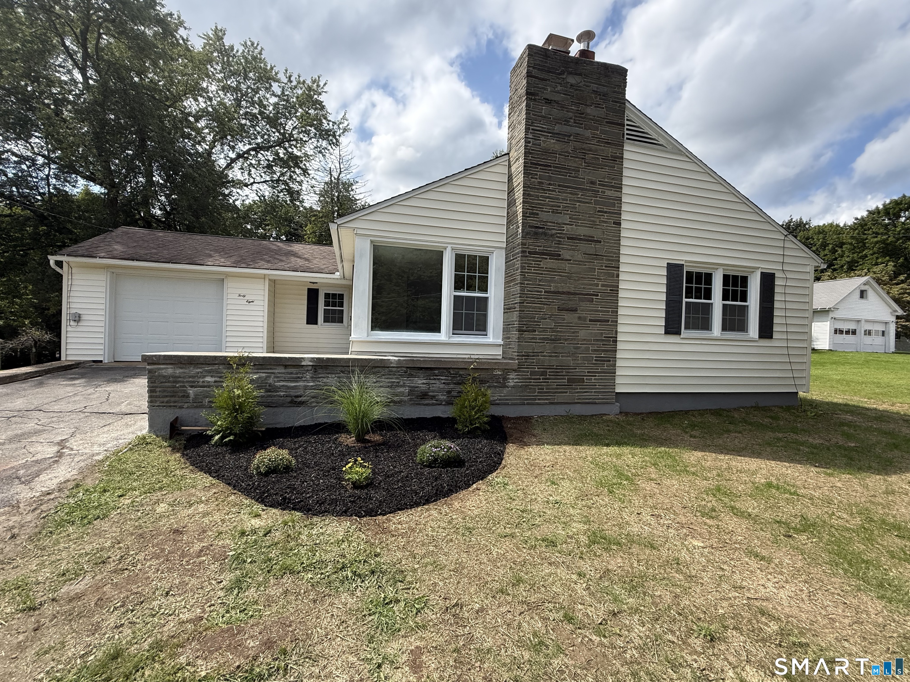 48 Center Street Property Photo 1