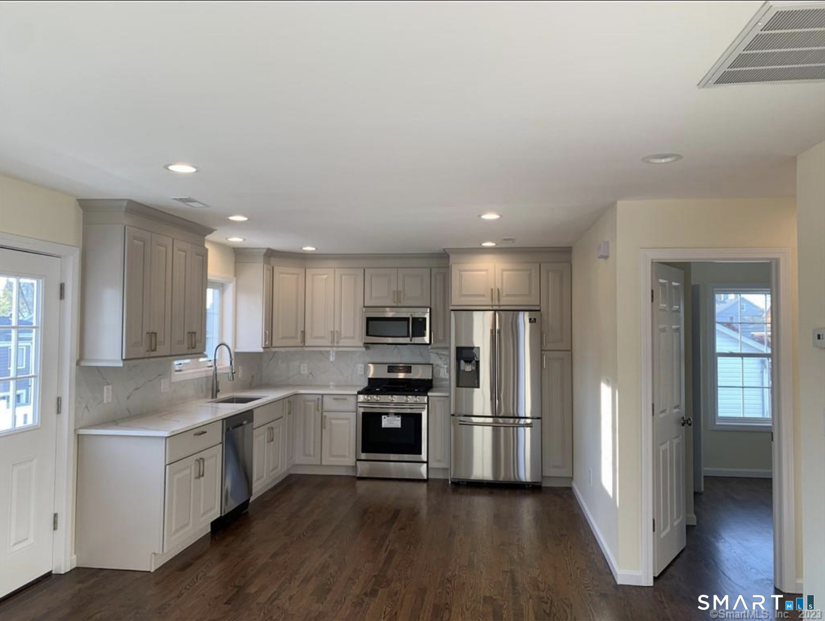 63 Soundview 2 Avenue Property Photo 6