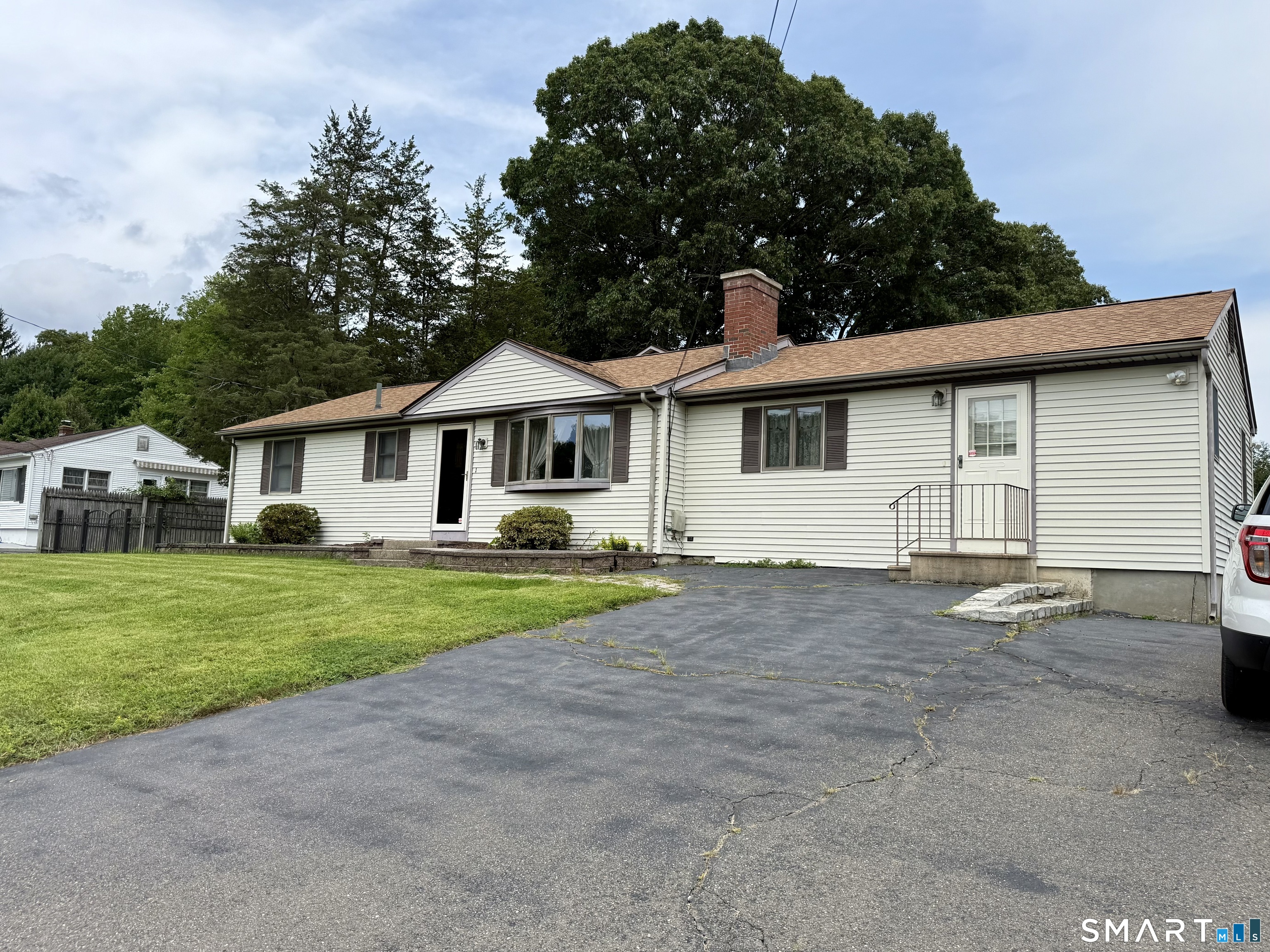 232 Lakeside East Boulevard Property Photo 1