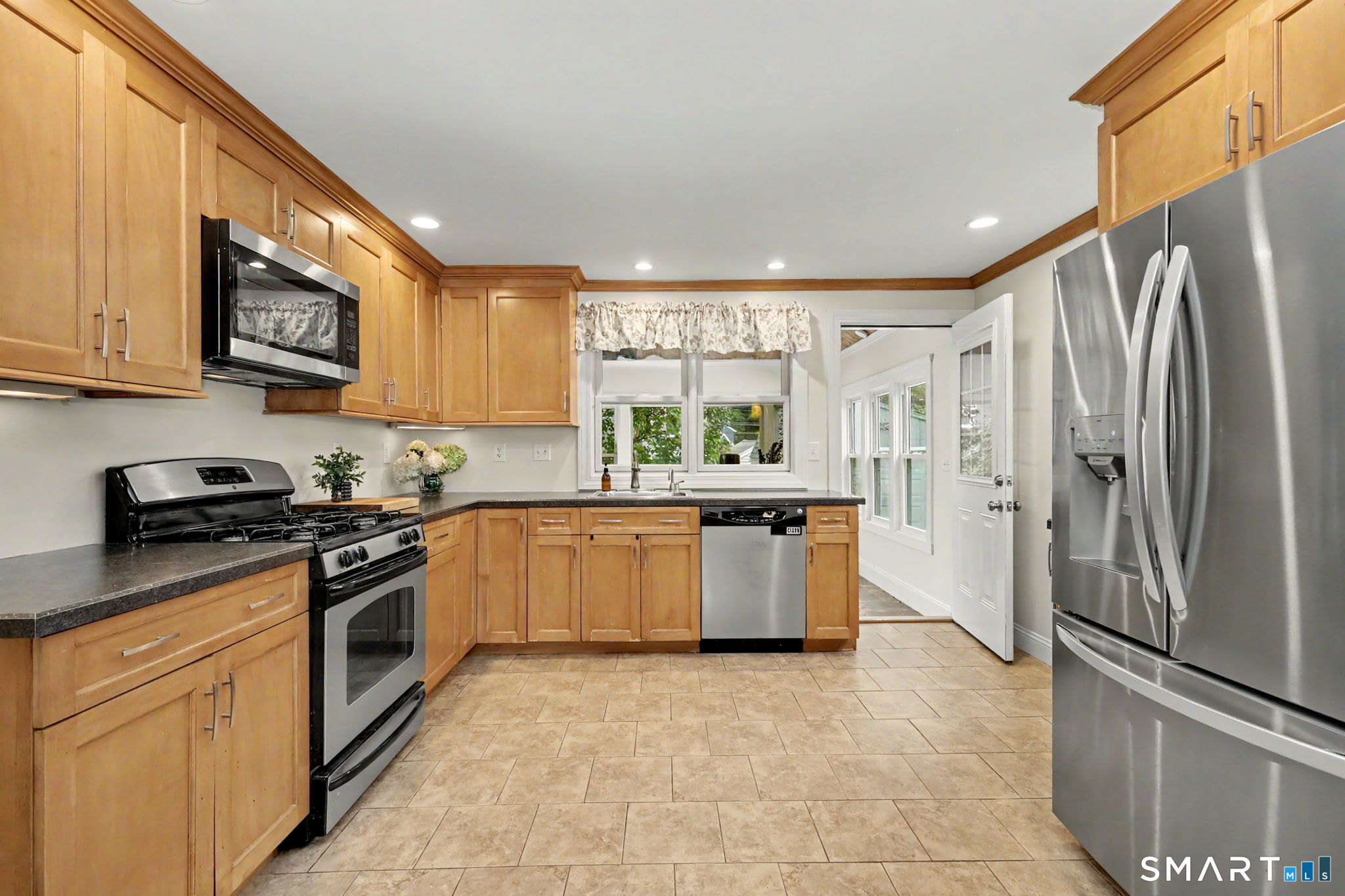 889 Wilcoxson Avenue Property Photo 7
