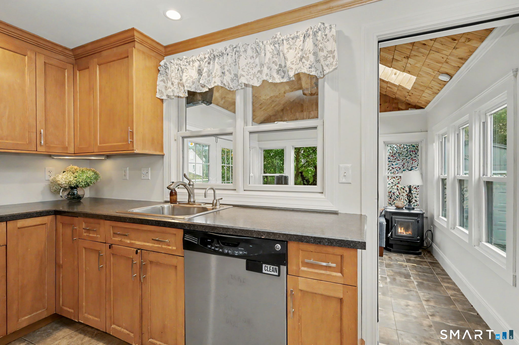 889 Wilcoxson Avenue Property Photo 8