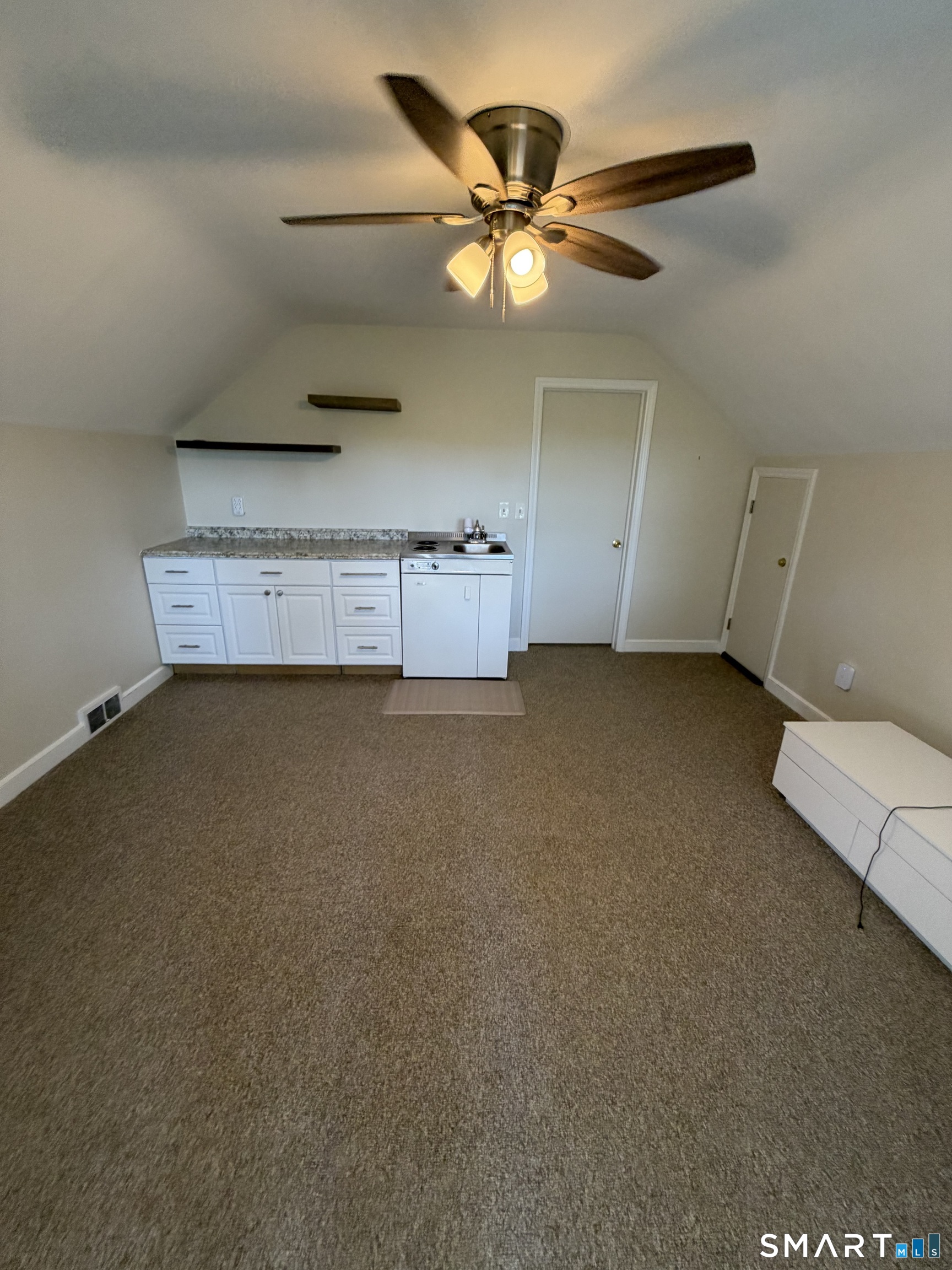 11 Bonazzo B Drive Property Photo 3