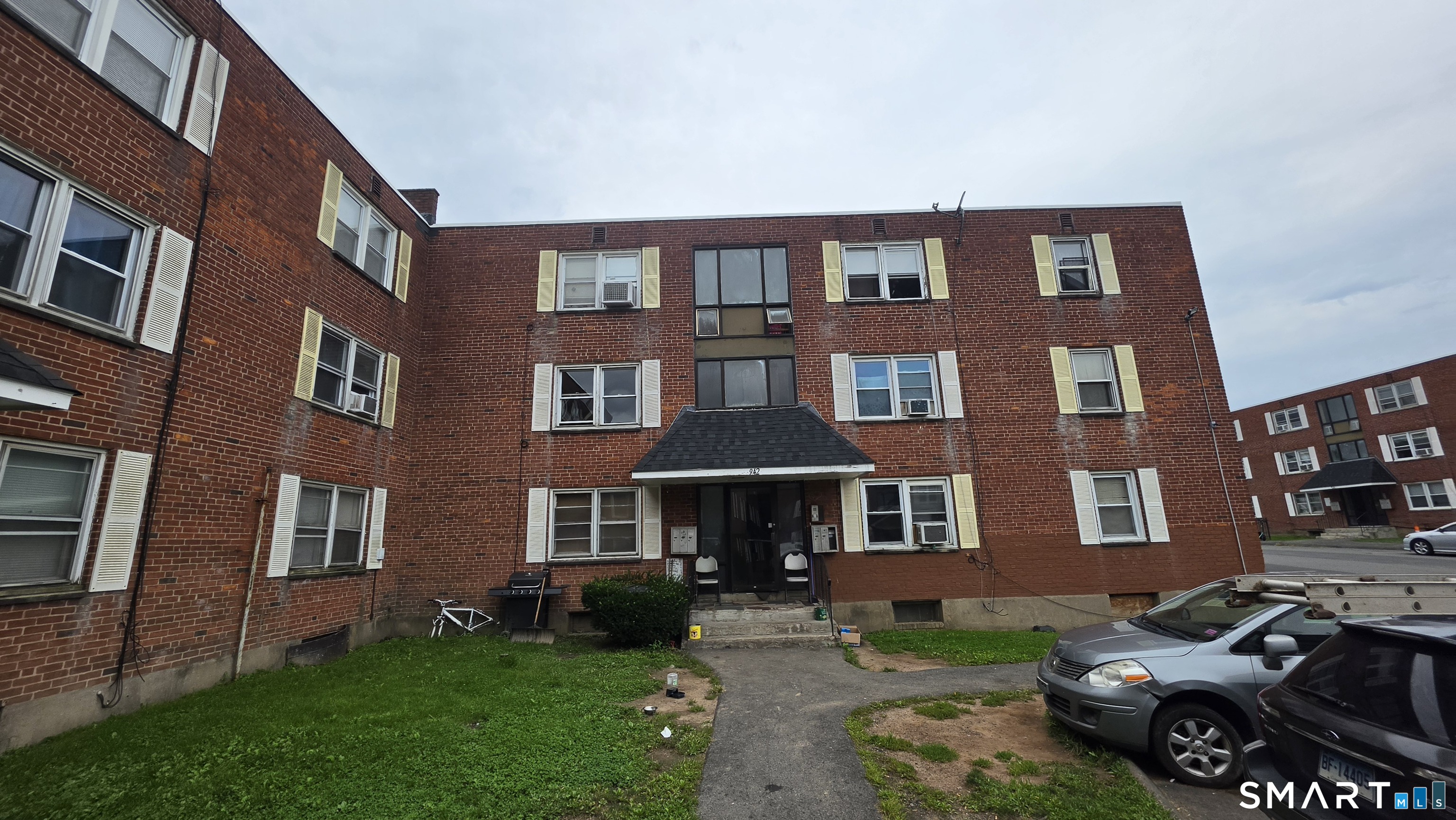 942 Wethersfield 3 Avenue Property Photo 1