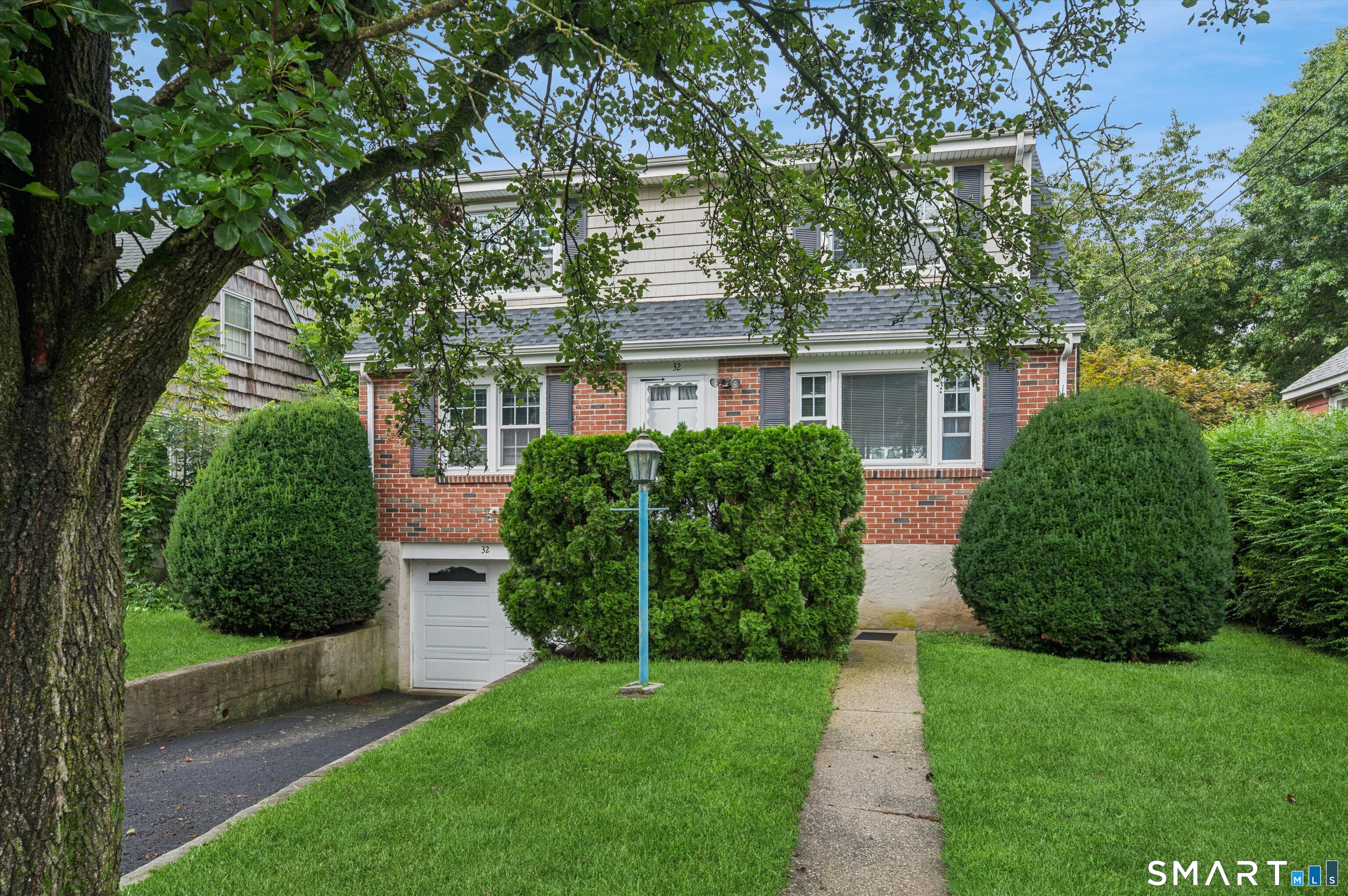 32 Hollow Wood Lane Property Photo 1
