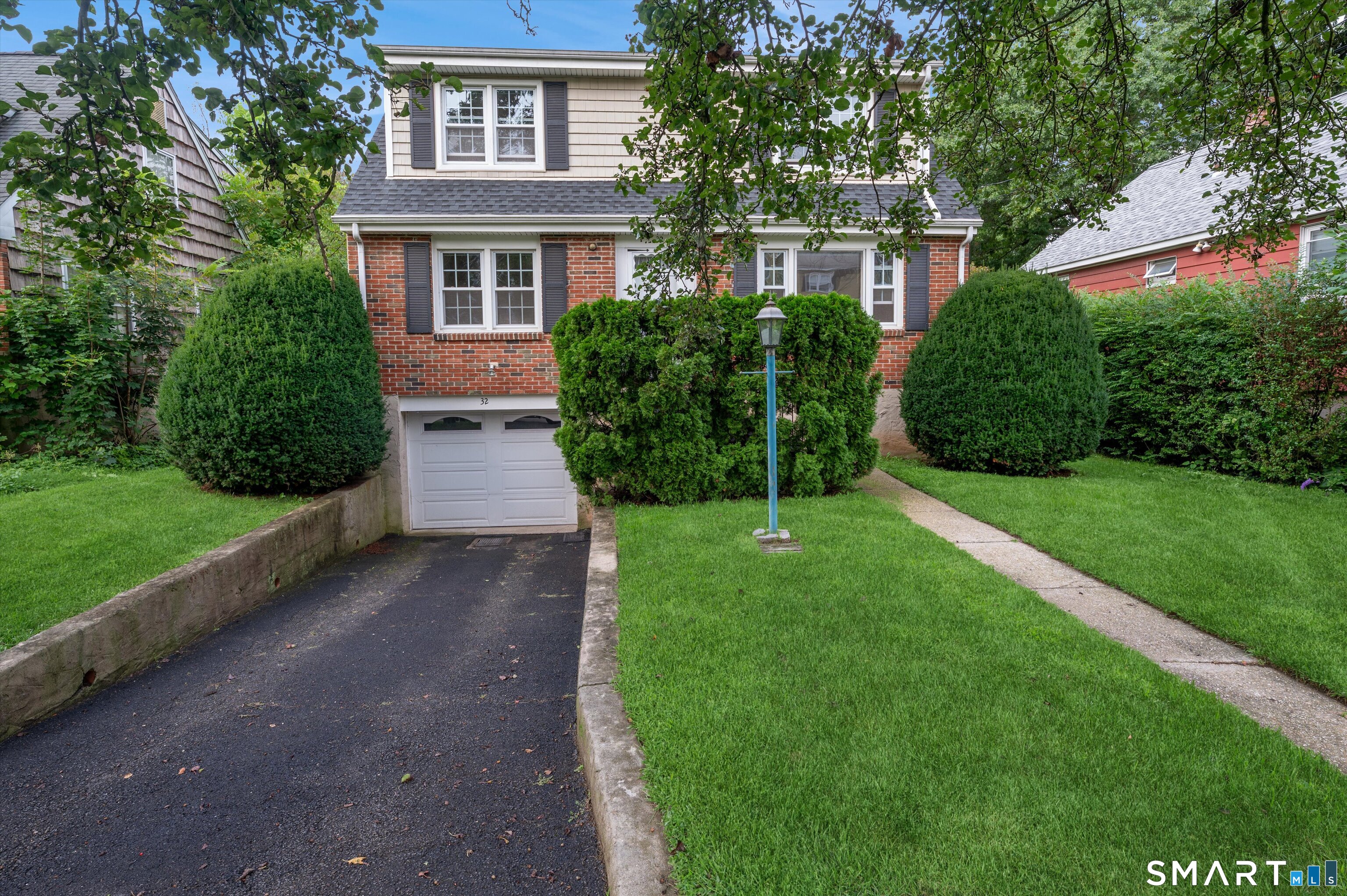 32 Hollow Wood Lane Property Photo 2