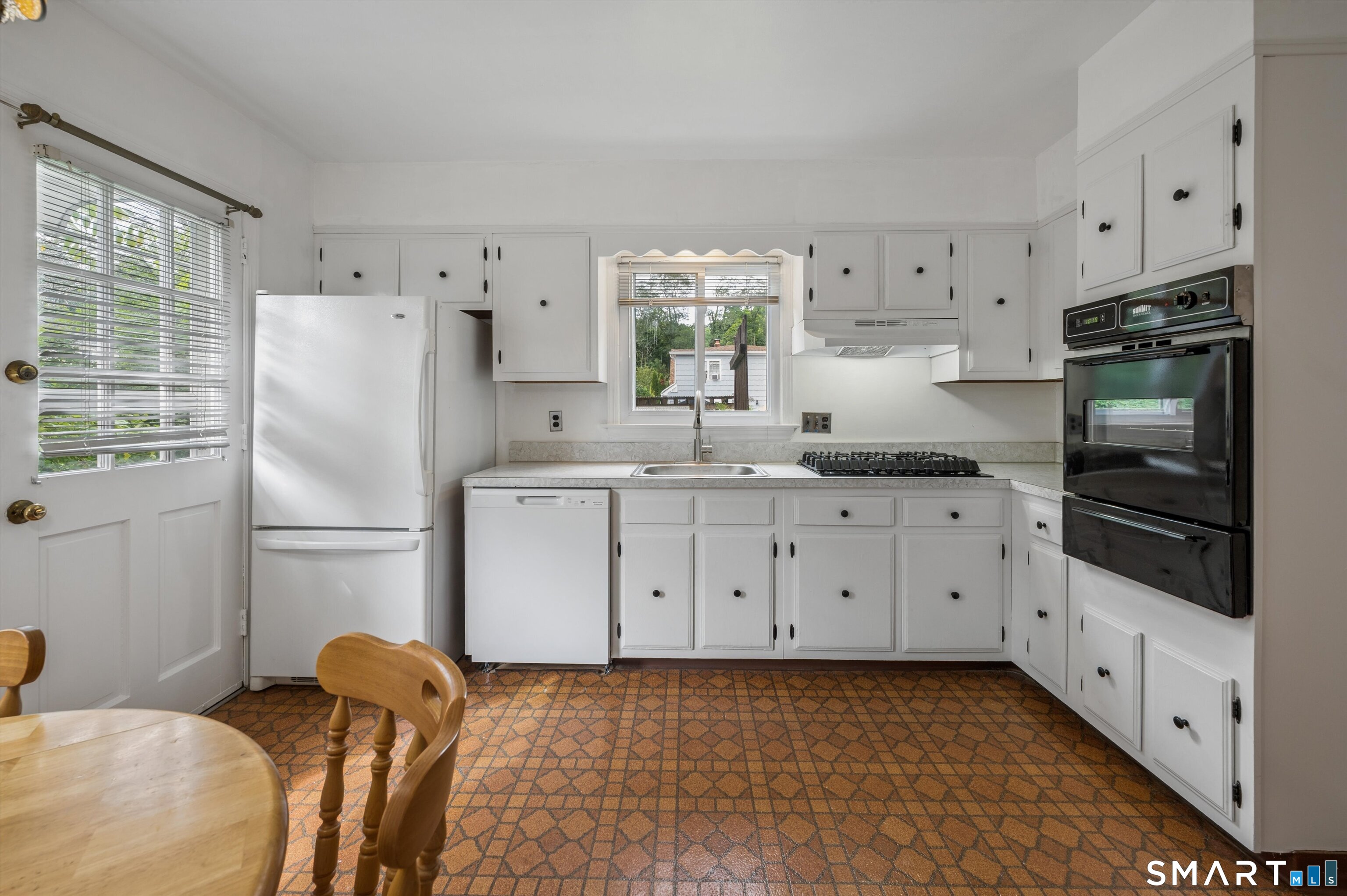 32 Hollow Wood Lane Property Photo 6