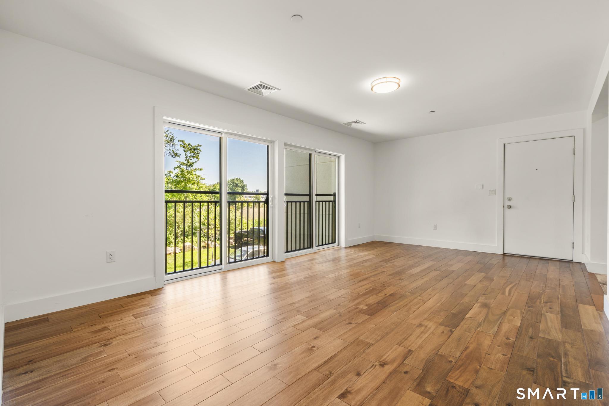245 Main East 5 Street Property Photo 8