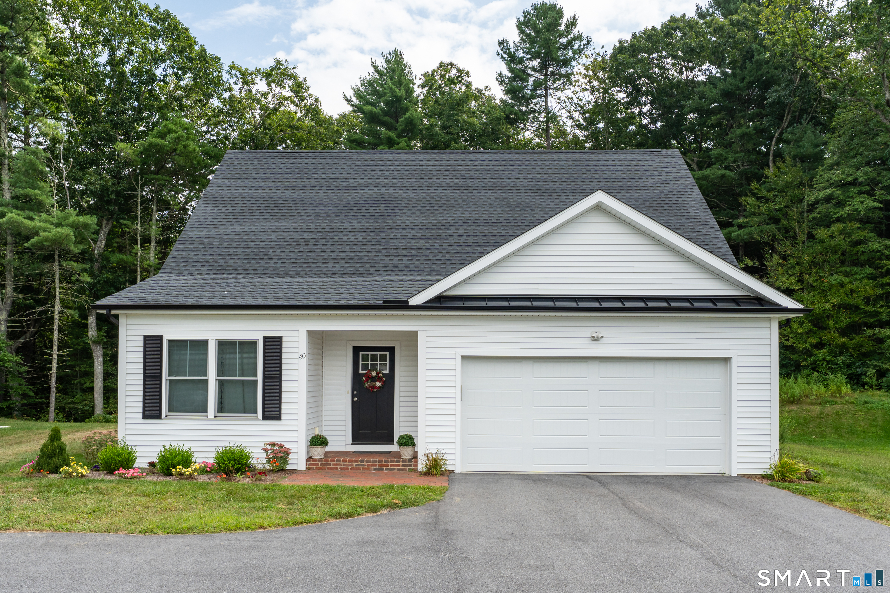 40 Jordan Lane Property Photo 1