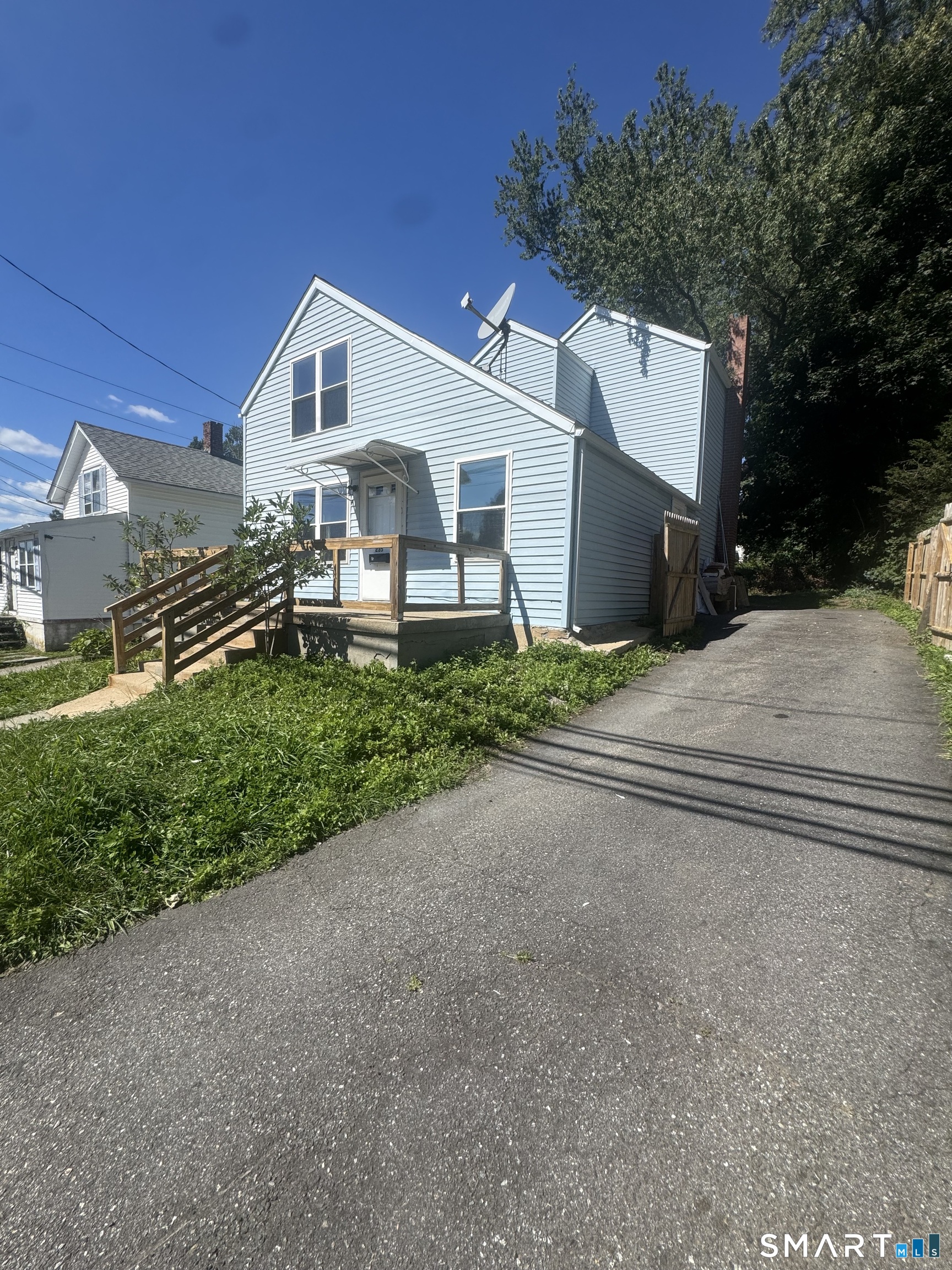235 Lebanon Avenue Property Photo 1