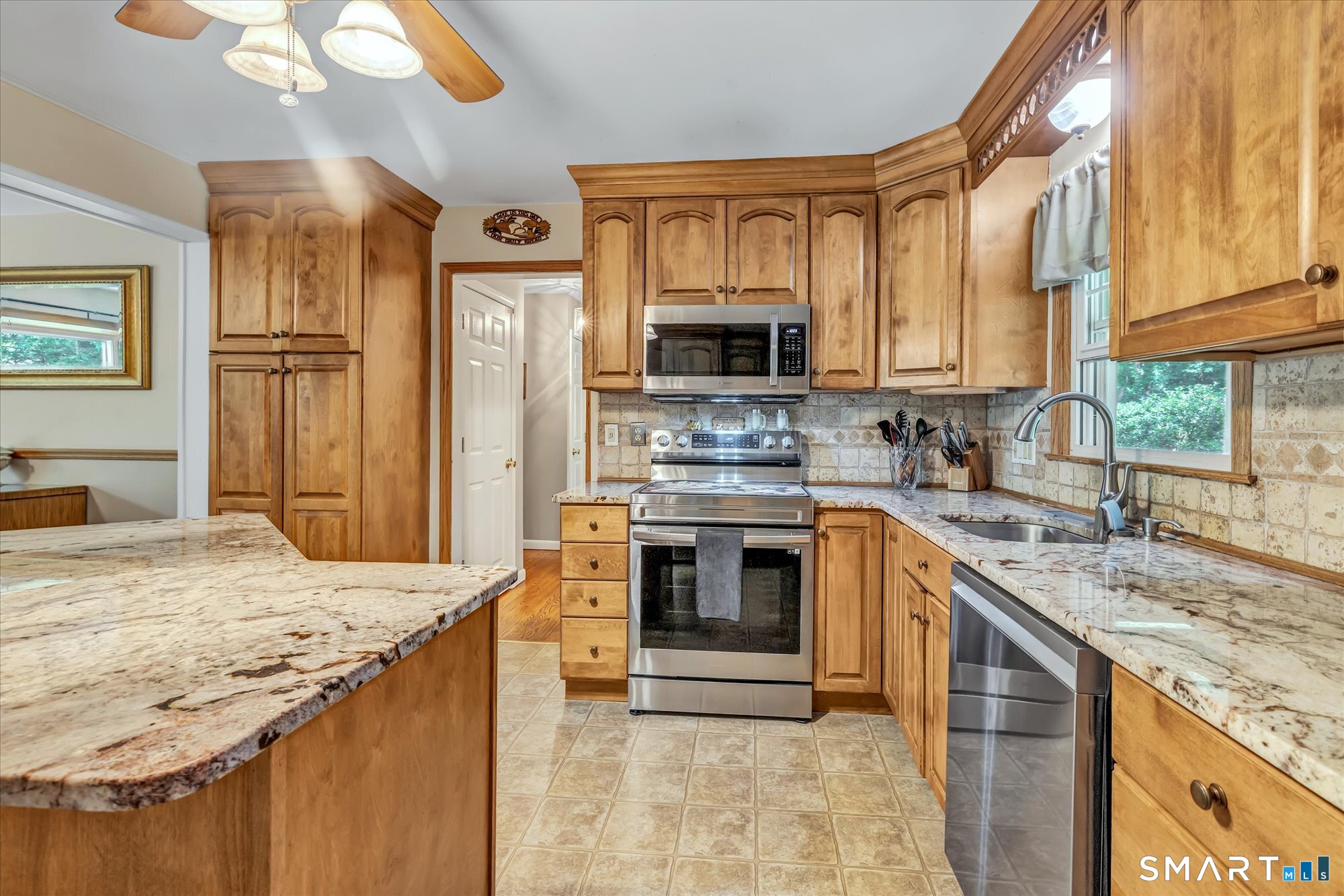 130 Hinman Street Property Photo 8