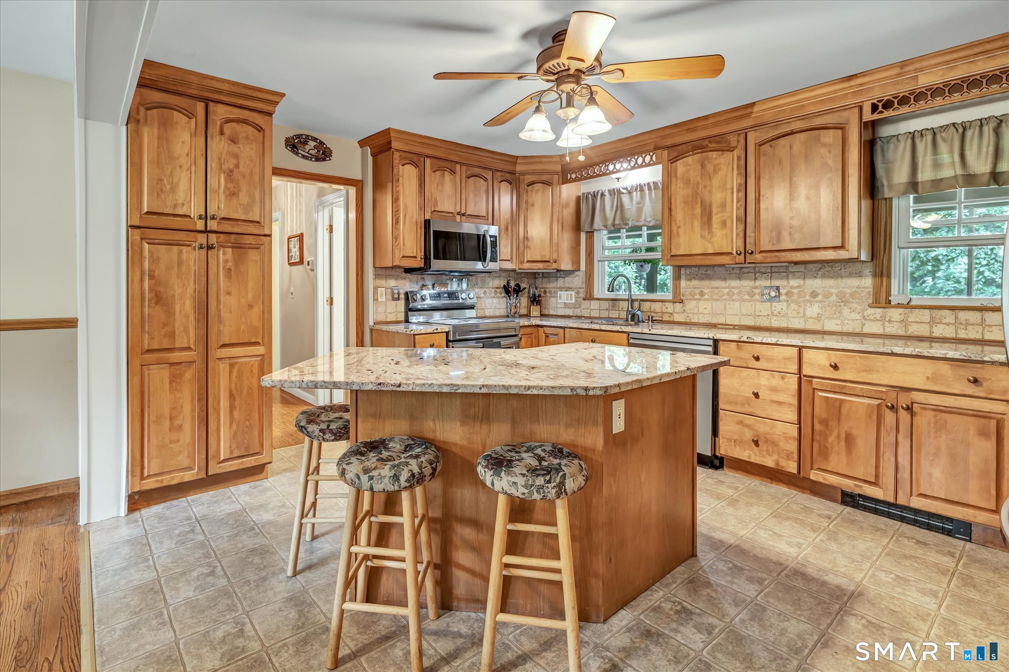 130 Hinman Street Property Photo 10