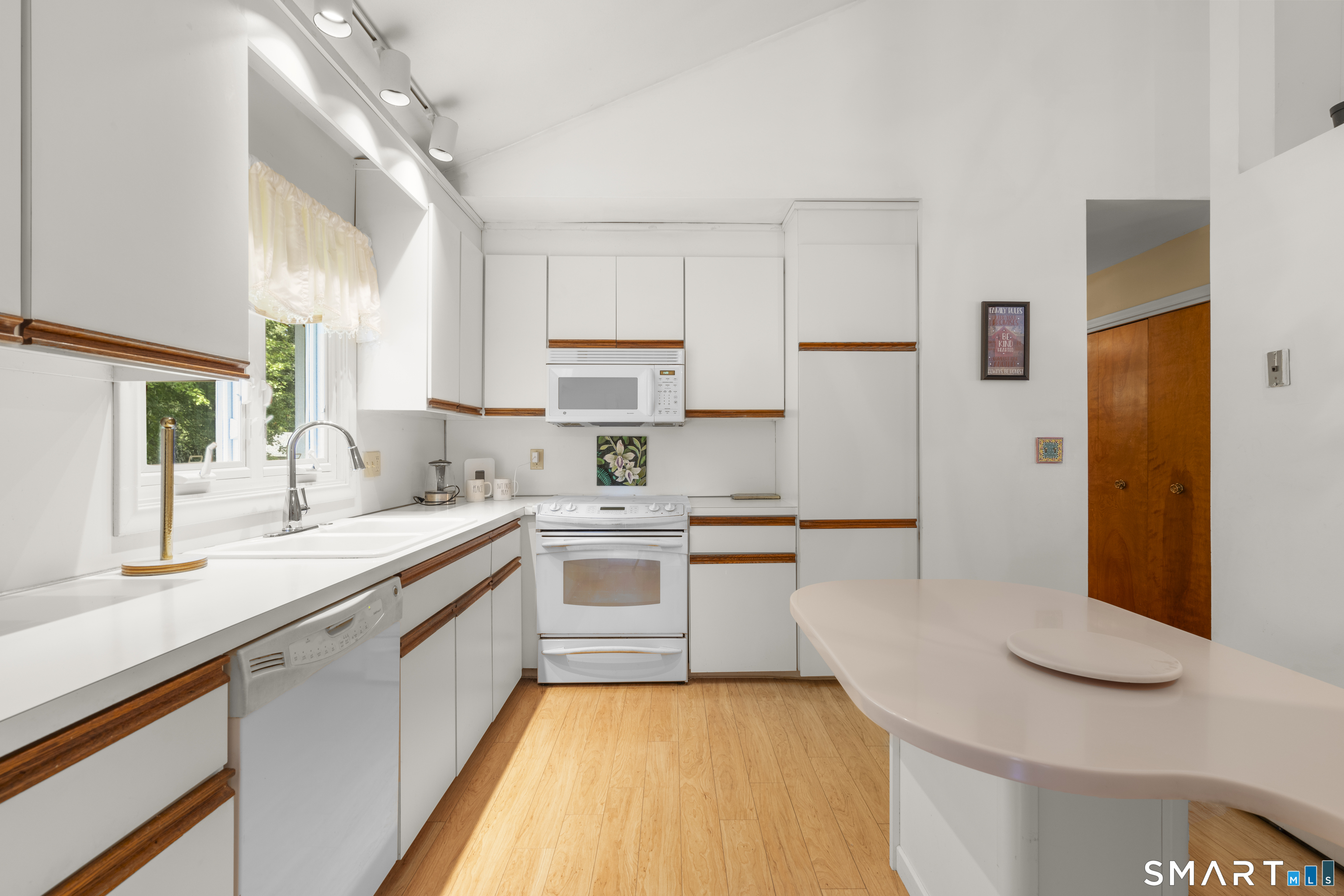 67 Crest Street Property Photo 13