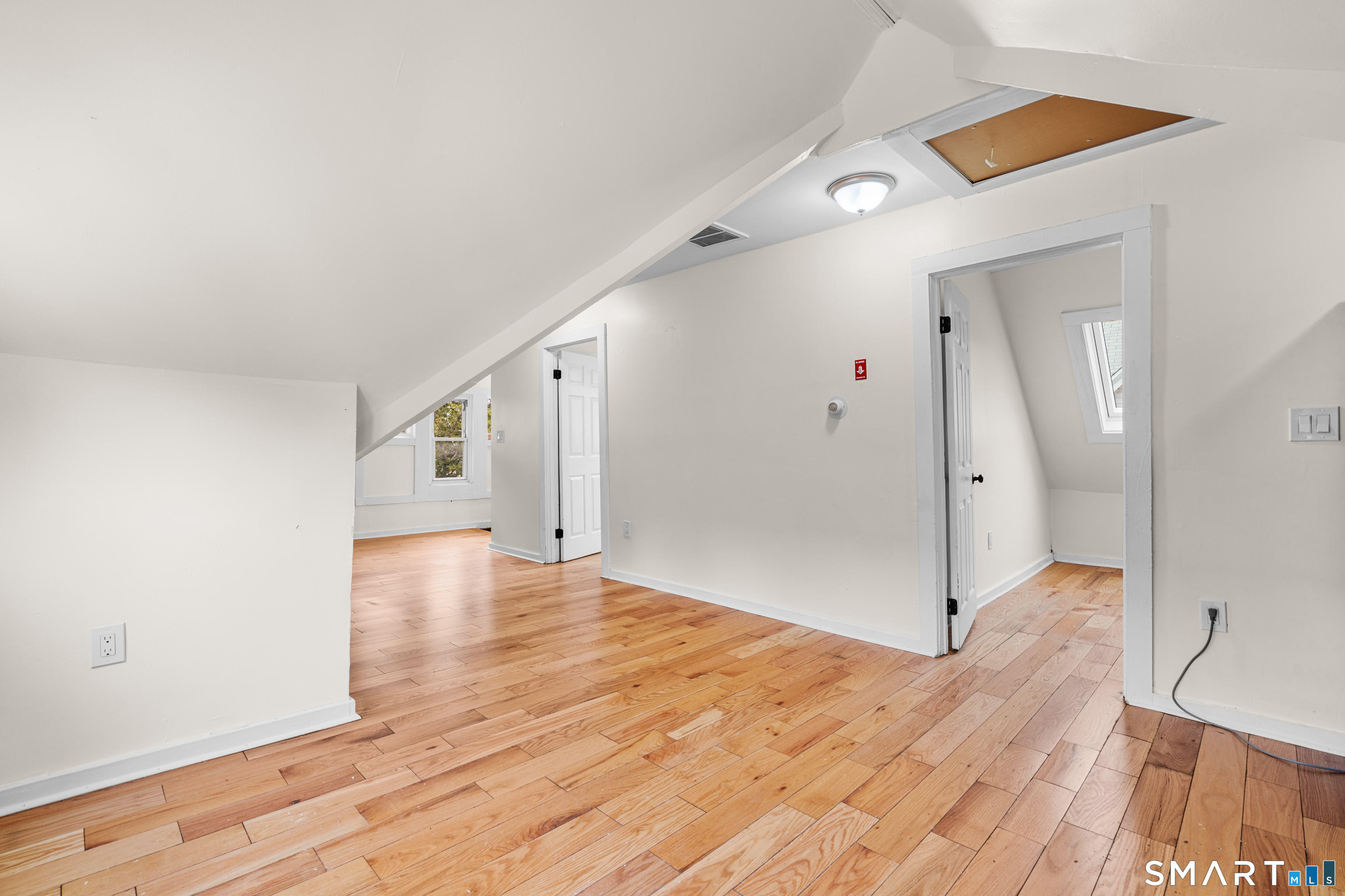693 Dixwell 3rd Flr Avenue Property Photo 8