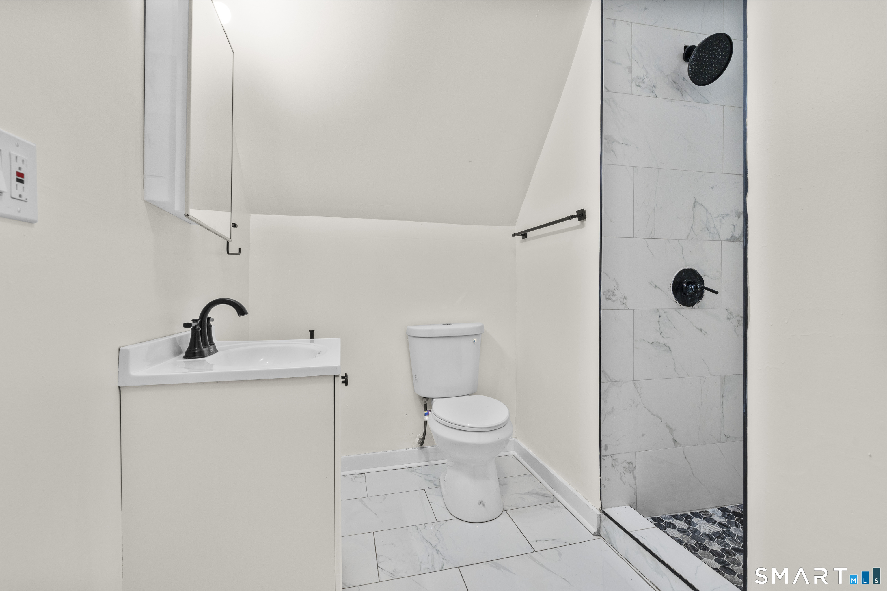 693 Dixwell 3rd Flr Avenue Property Photo 15