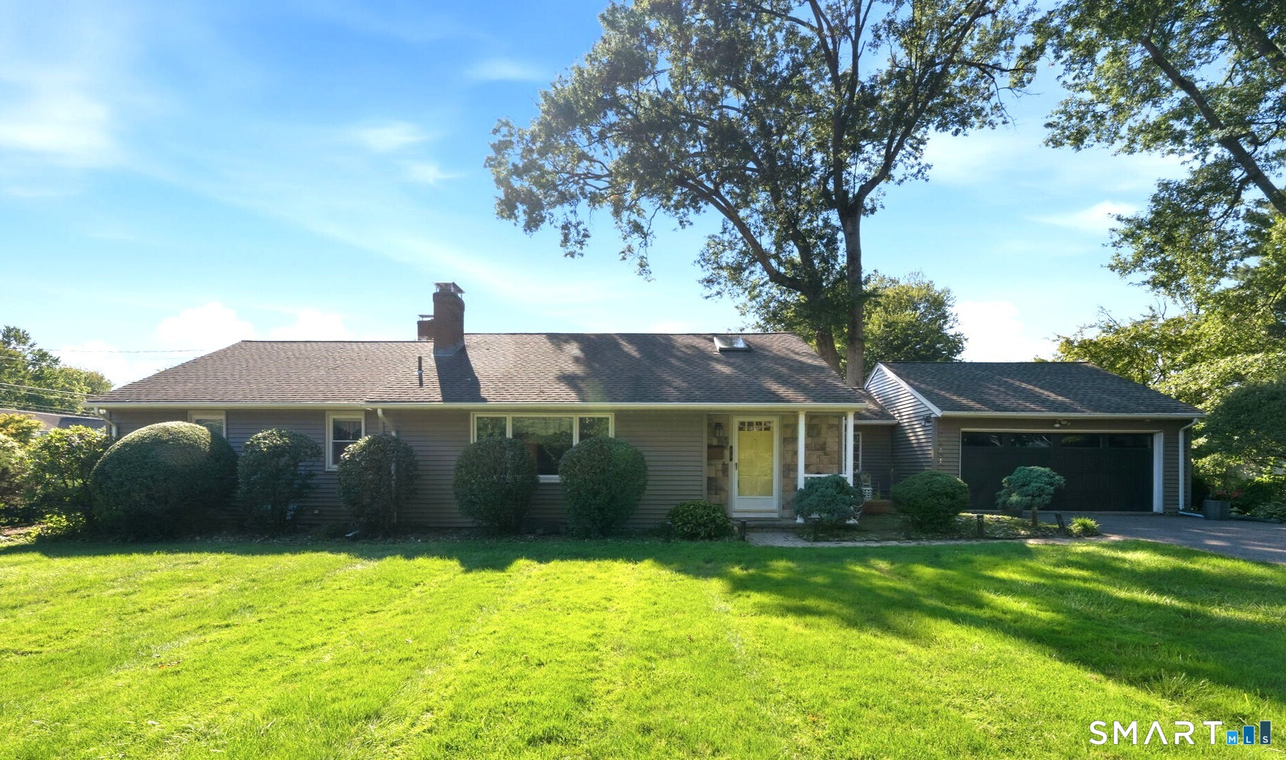 89 Mohegan Drive Property Photo 1