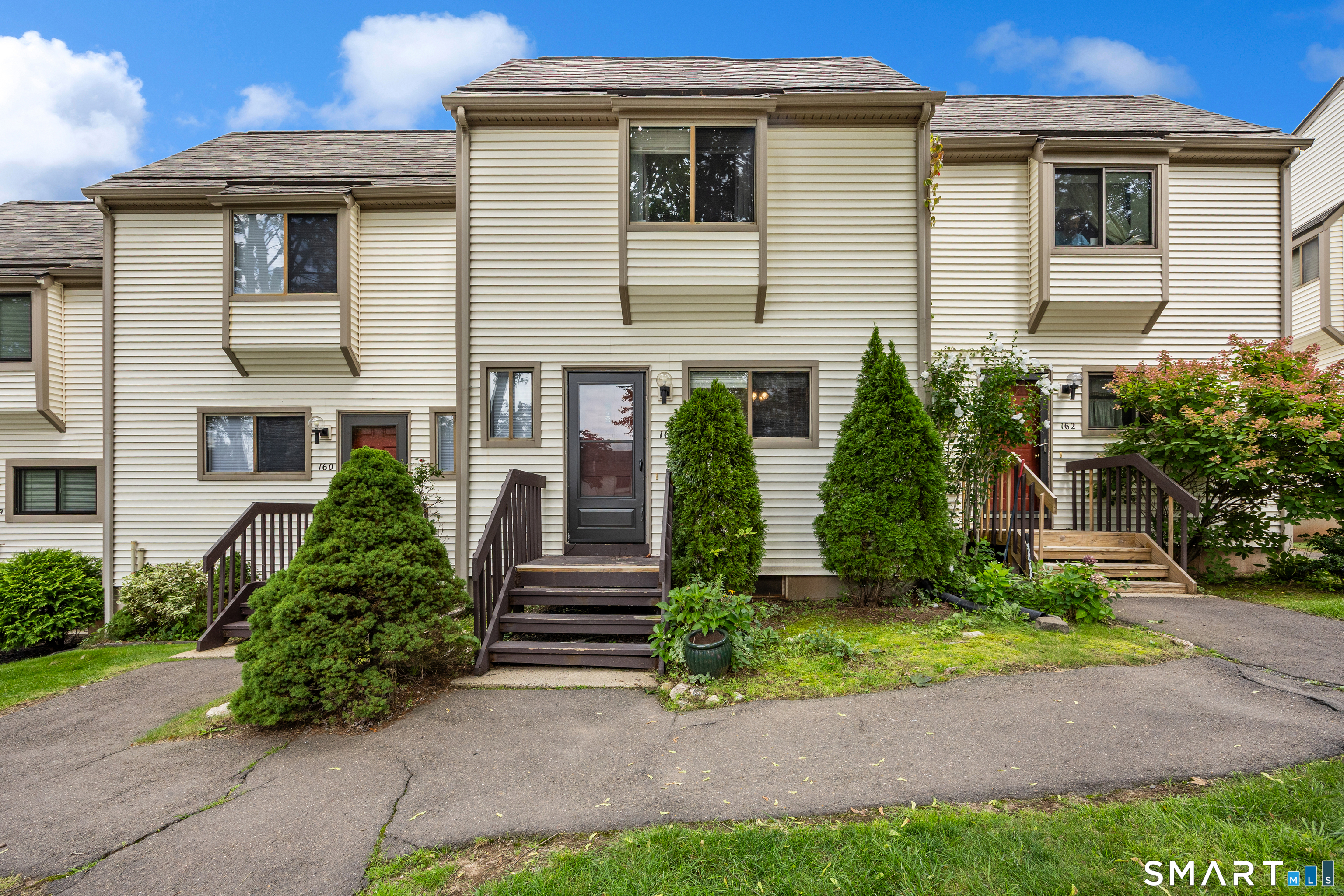 161 Suffolk 161 Court Property Photo 1