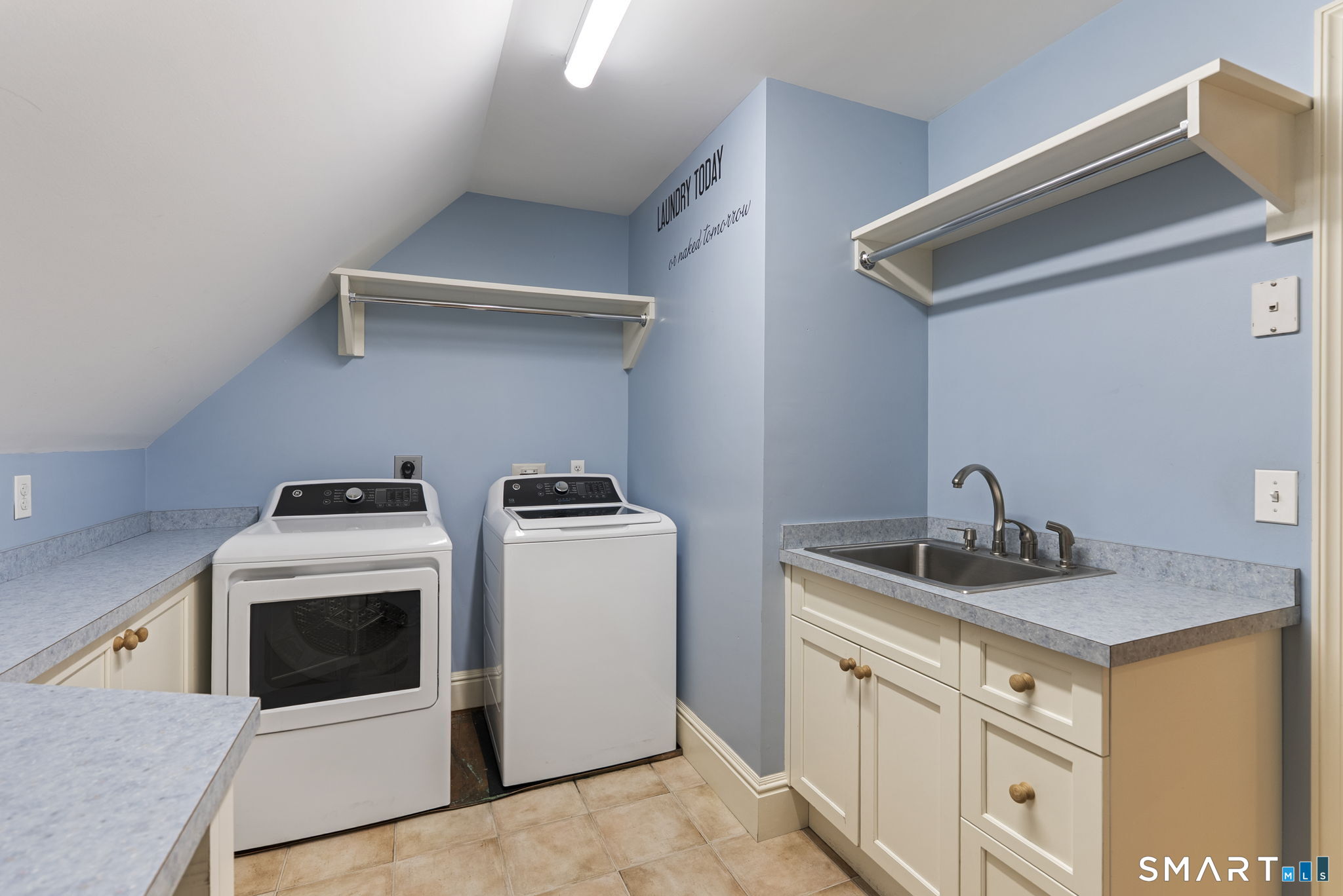10 Pembroke Hill Property Photo 31