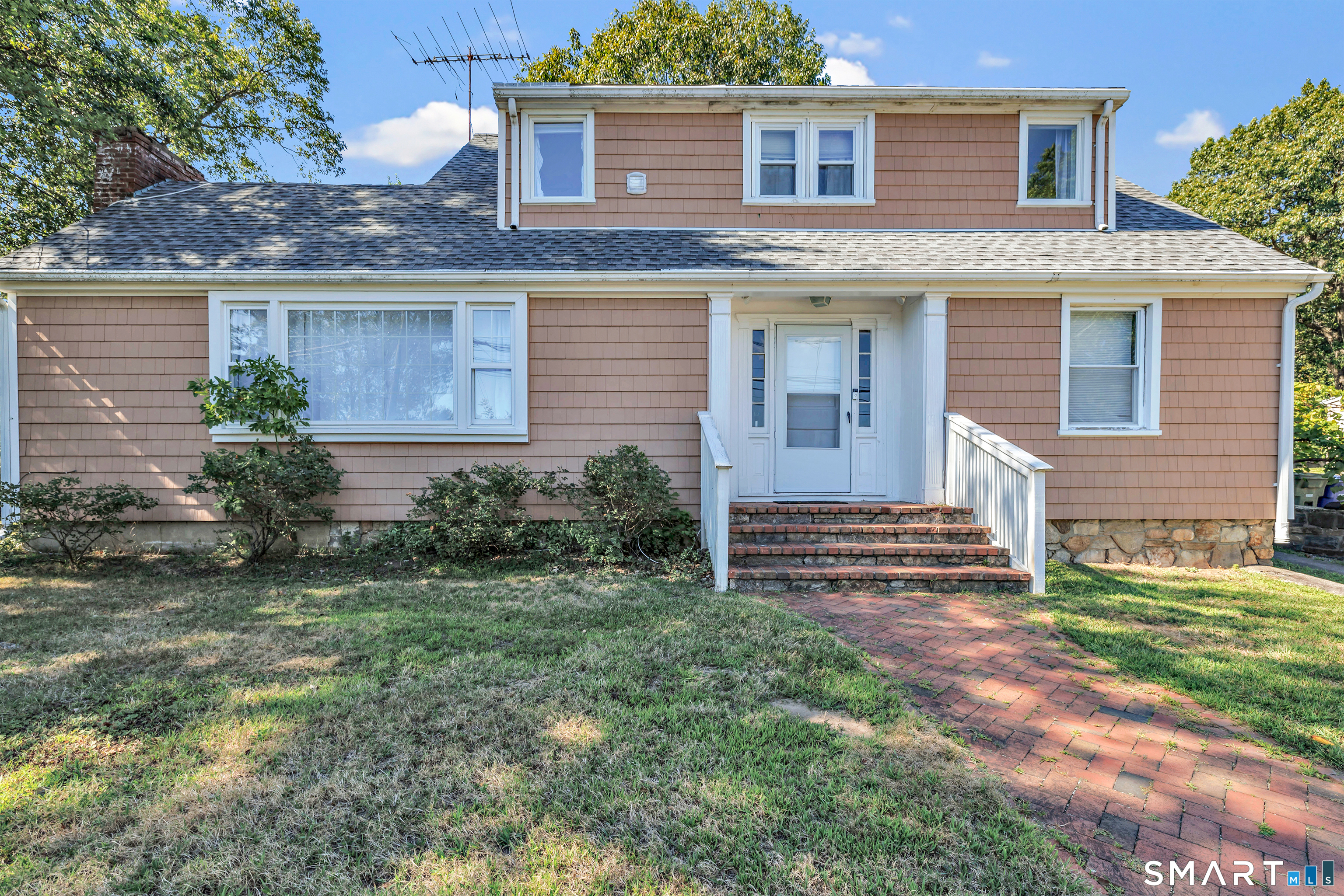 86 Vanguard Street Property Photo 1