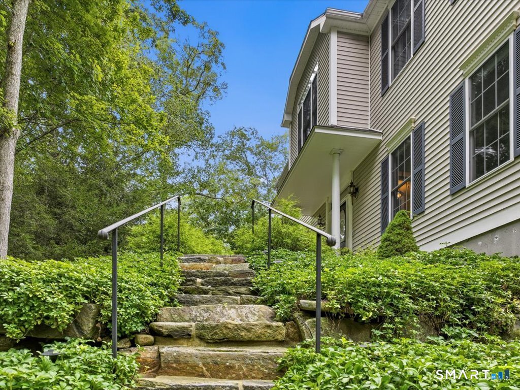 9 Inwood Drive Property Photo 8
