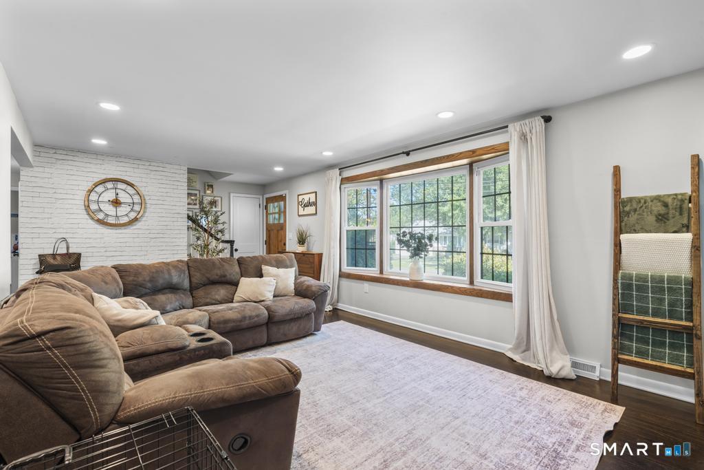 50 Bulmer Drive Property Photo 8
