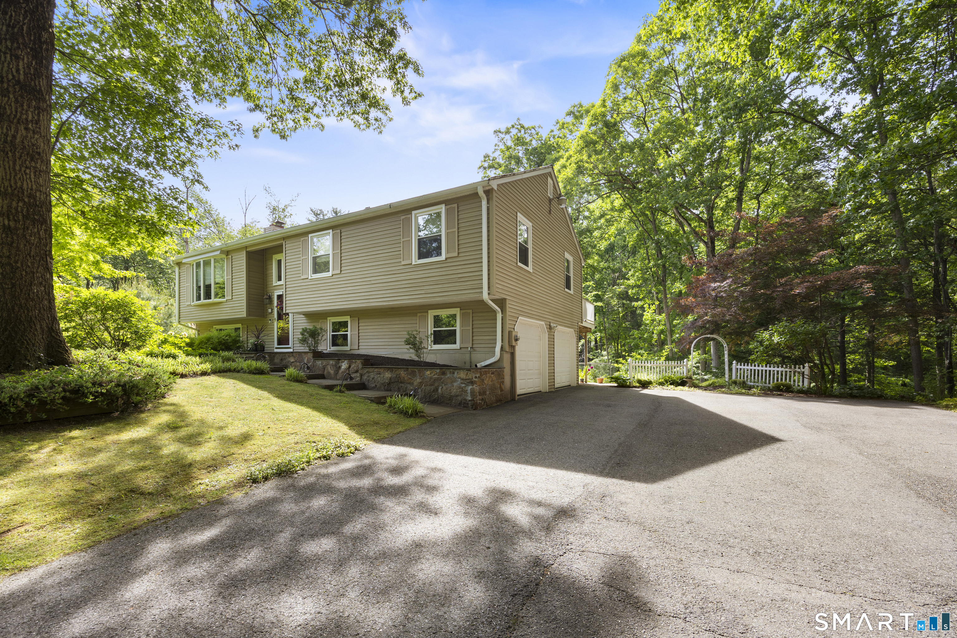 225 Timber Lane Property Photo 1