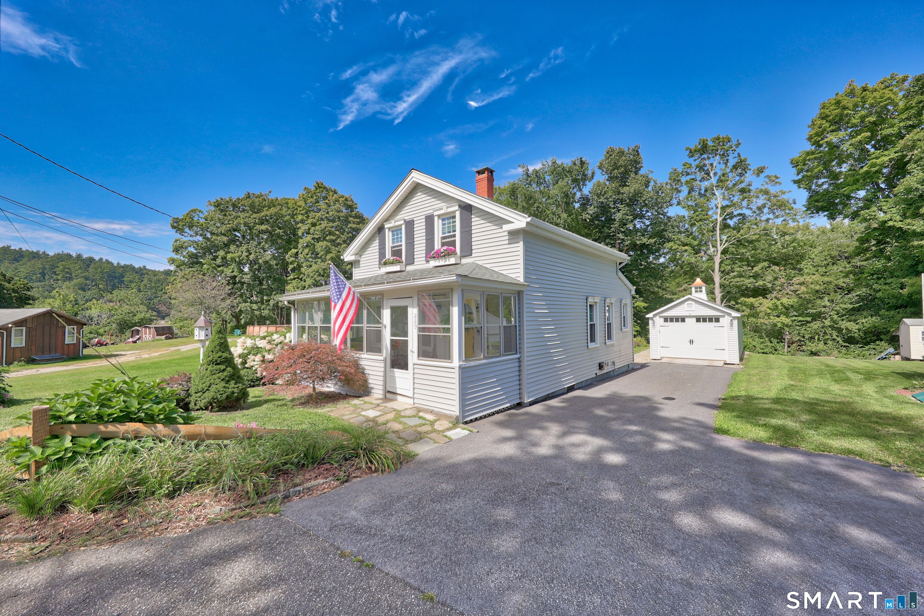 229 Jackson Street Property Photo 4