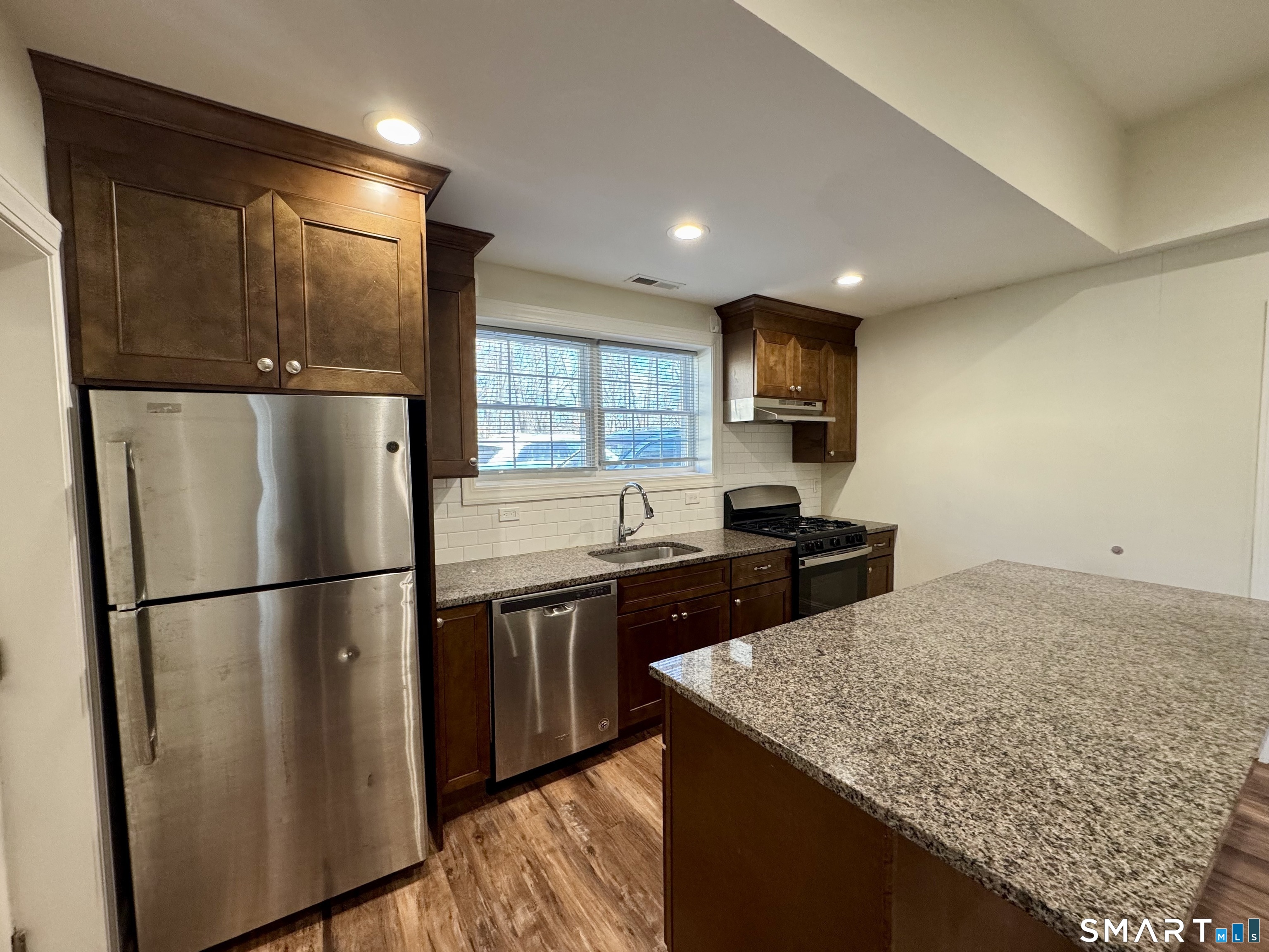 950 Lindley Street Property Photo 3