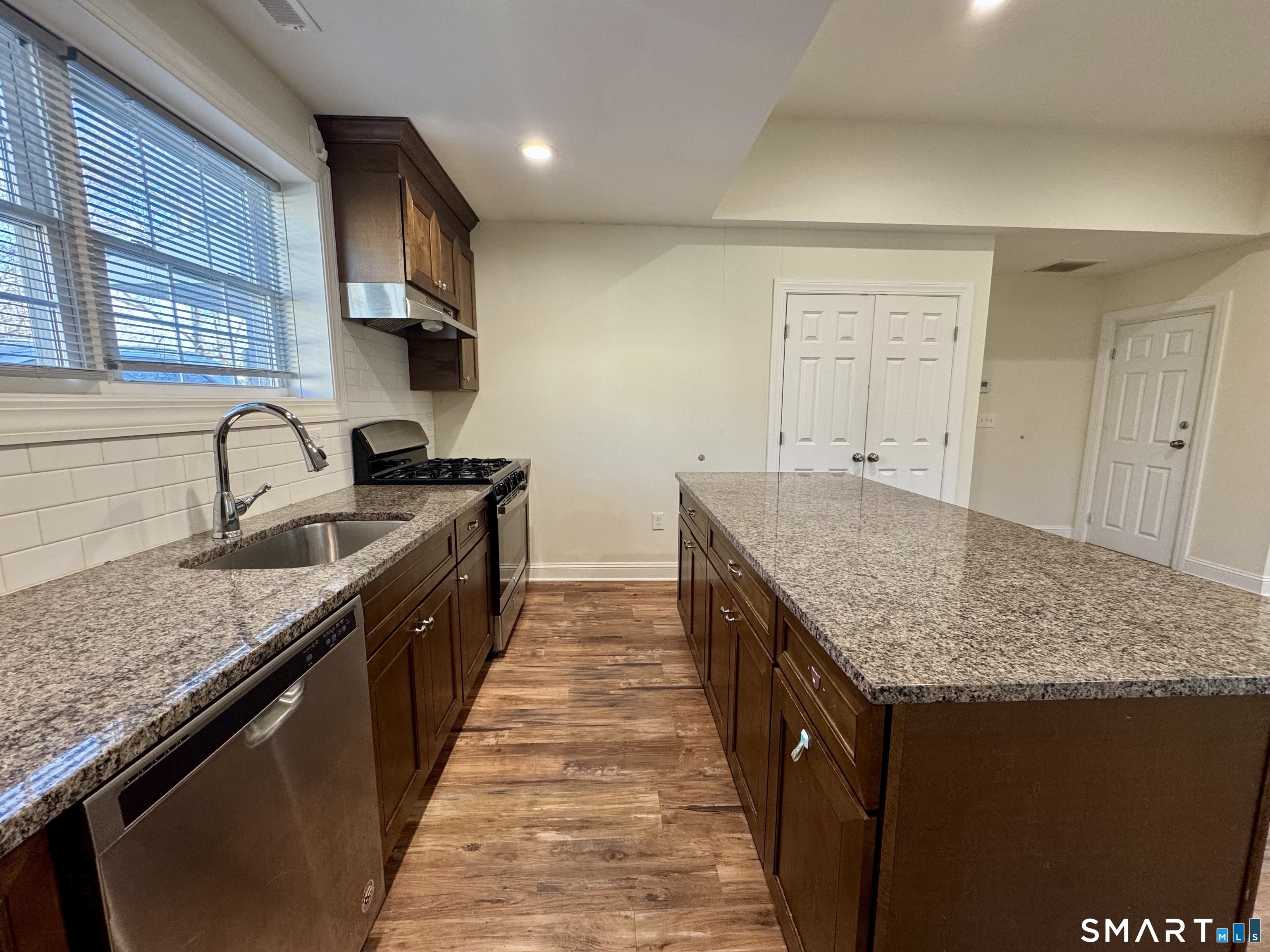950 Lindley Street Property Photo 4