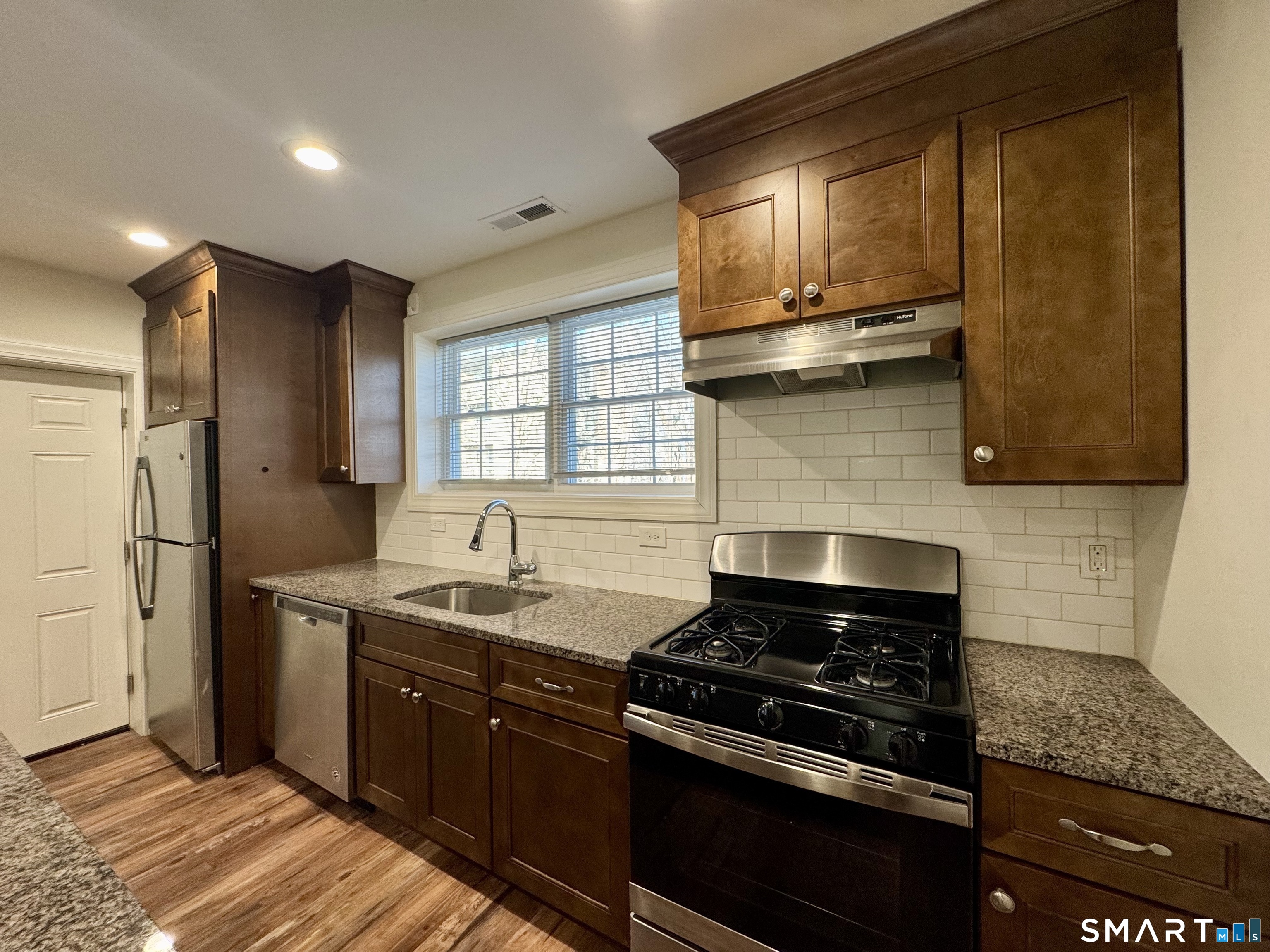 950 Lindley Street Property Photo 6
