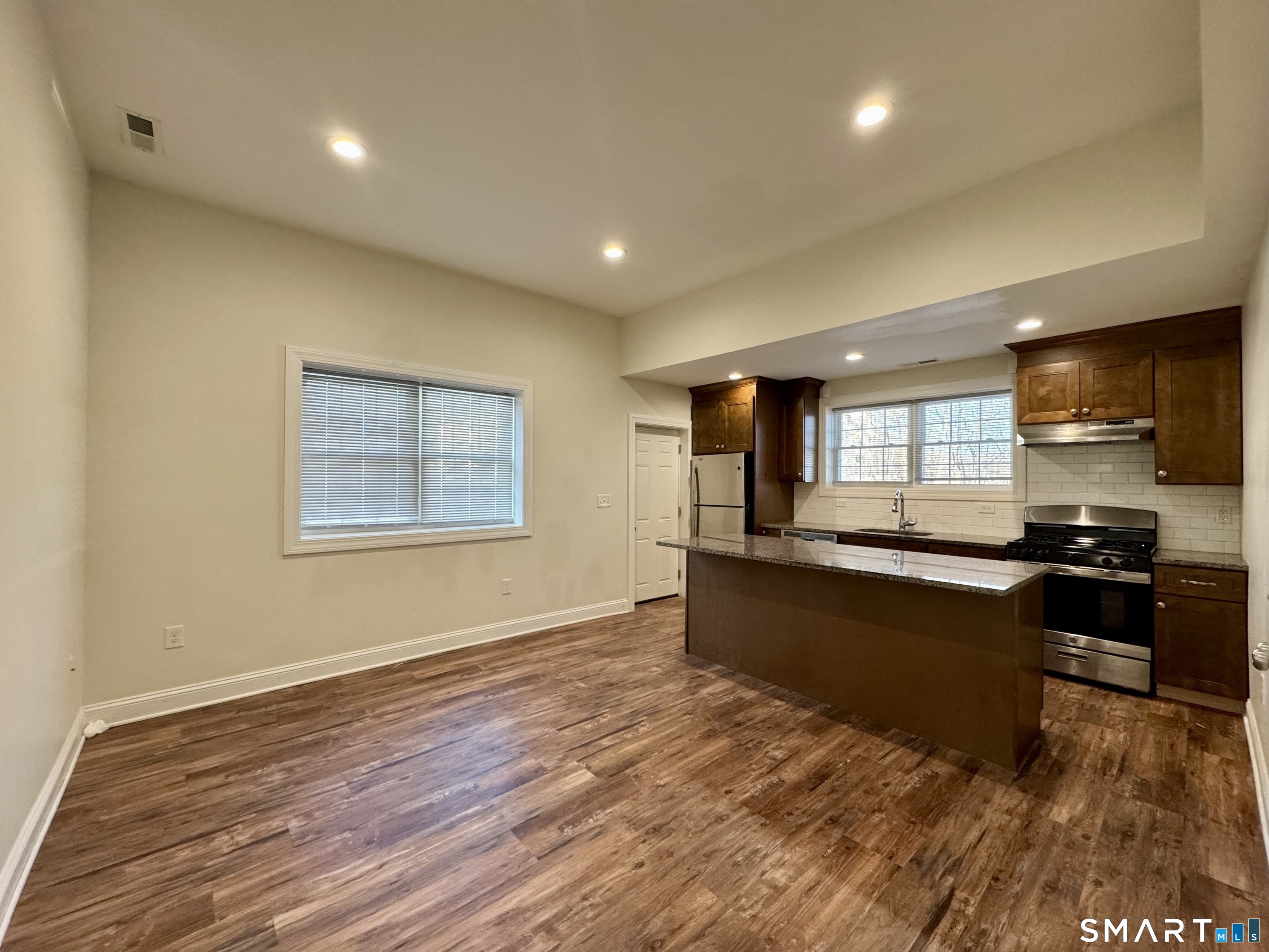 950 Lindley Street Property Photo 7