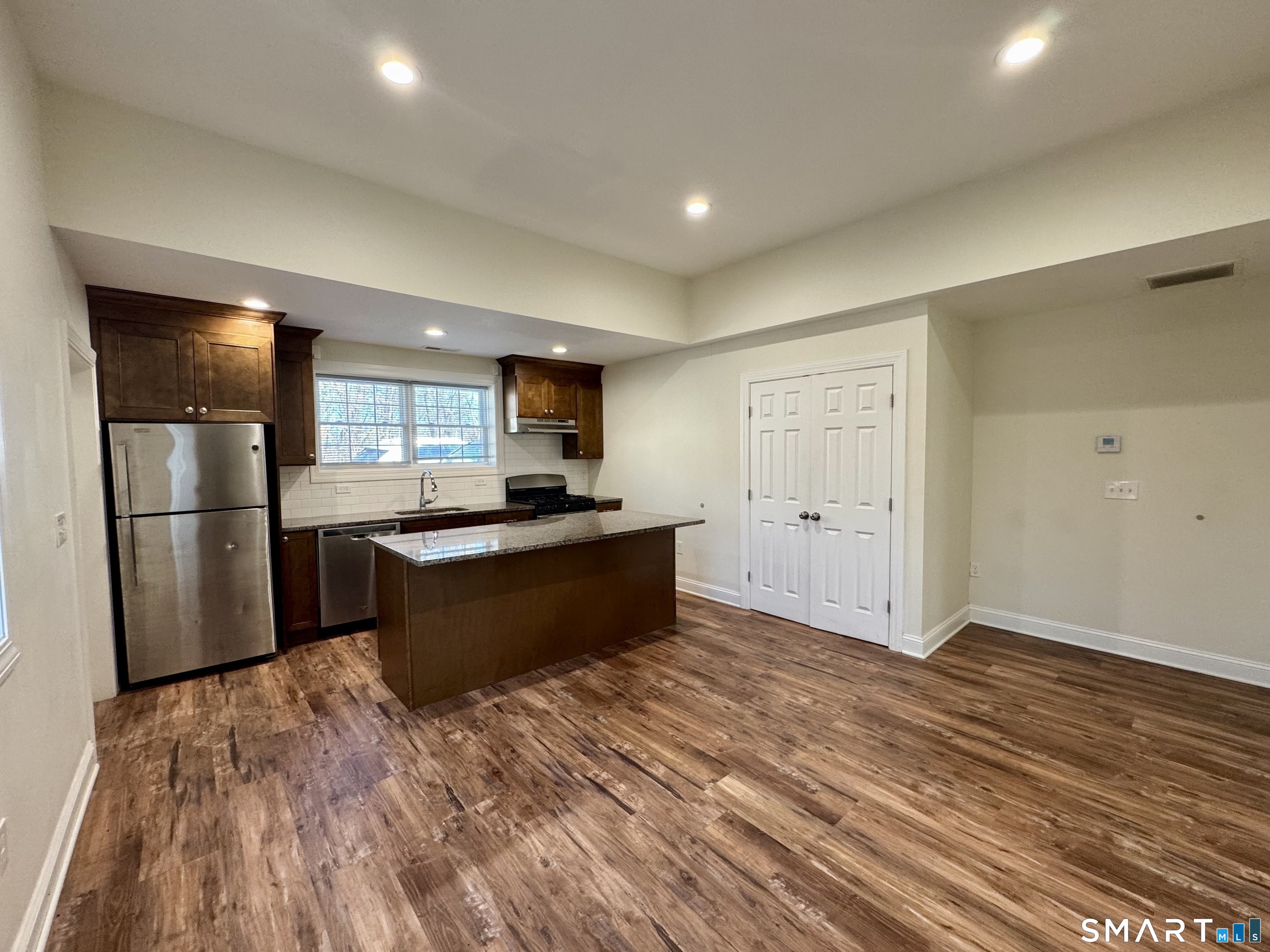 950 Lindley Street Property Photo 8