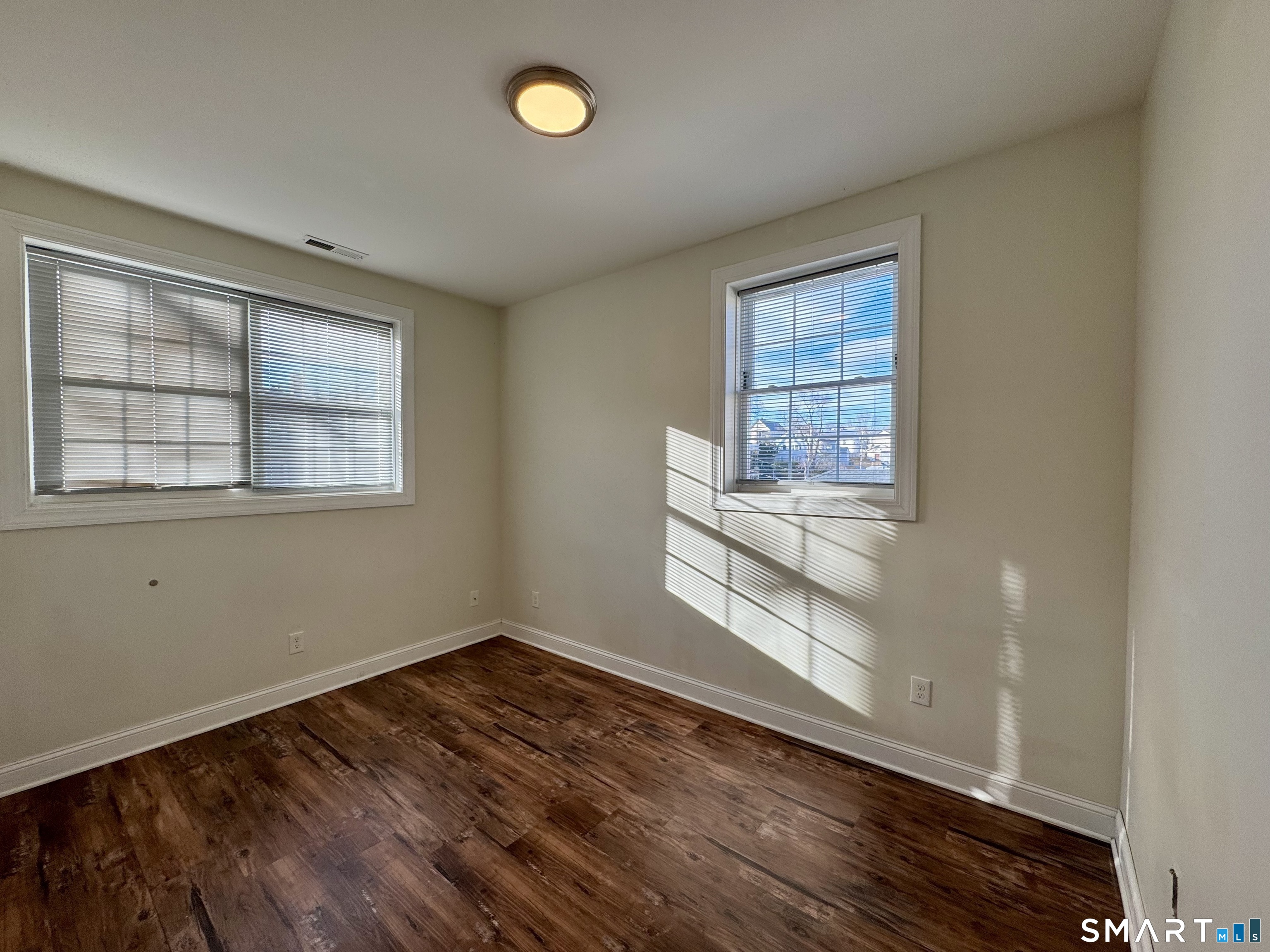 950 Lindley Street Property Photo 10