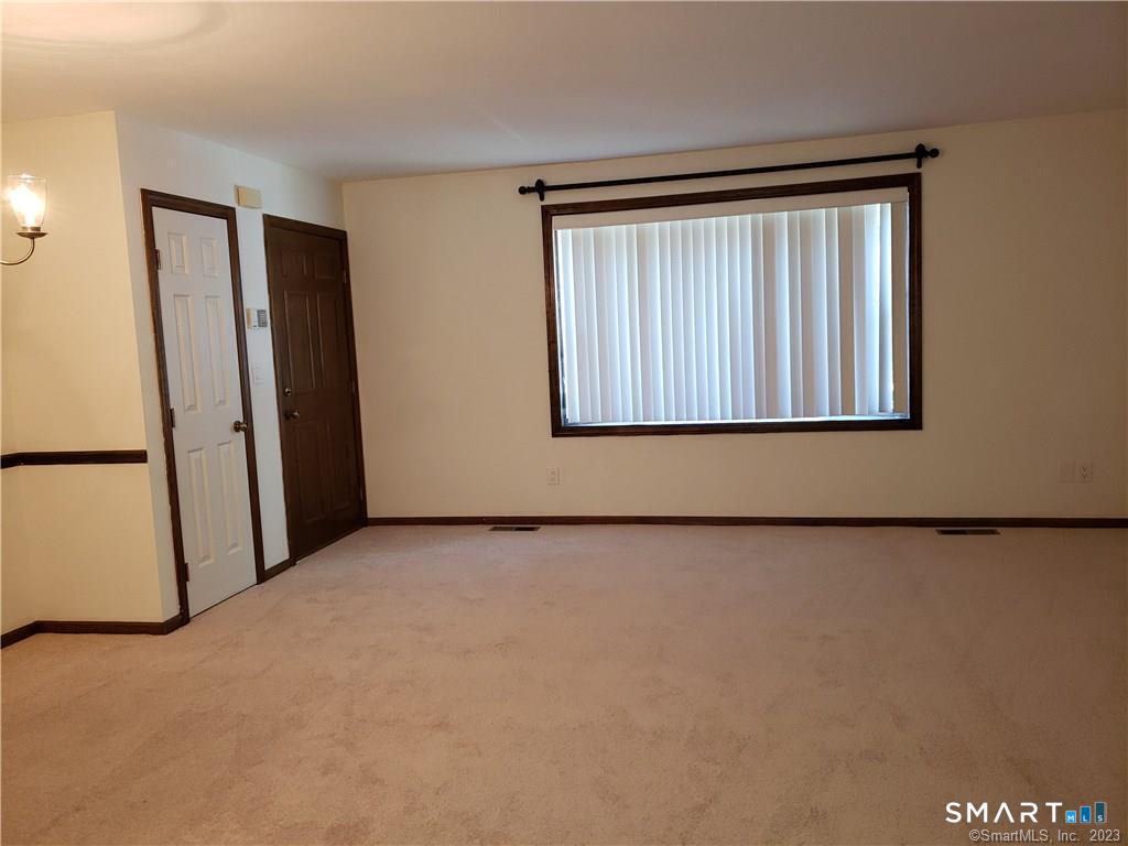 375 Glendale D2 Avenue Property Photo 3