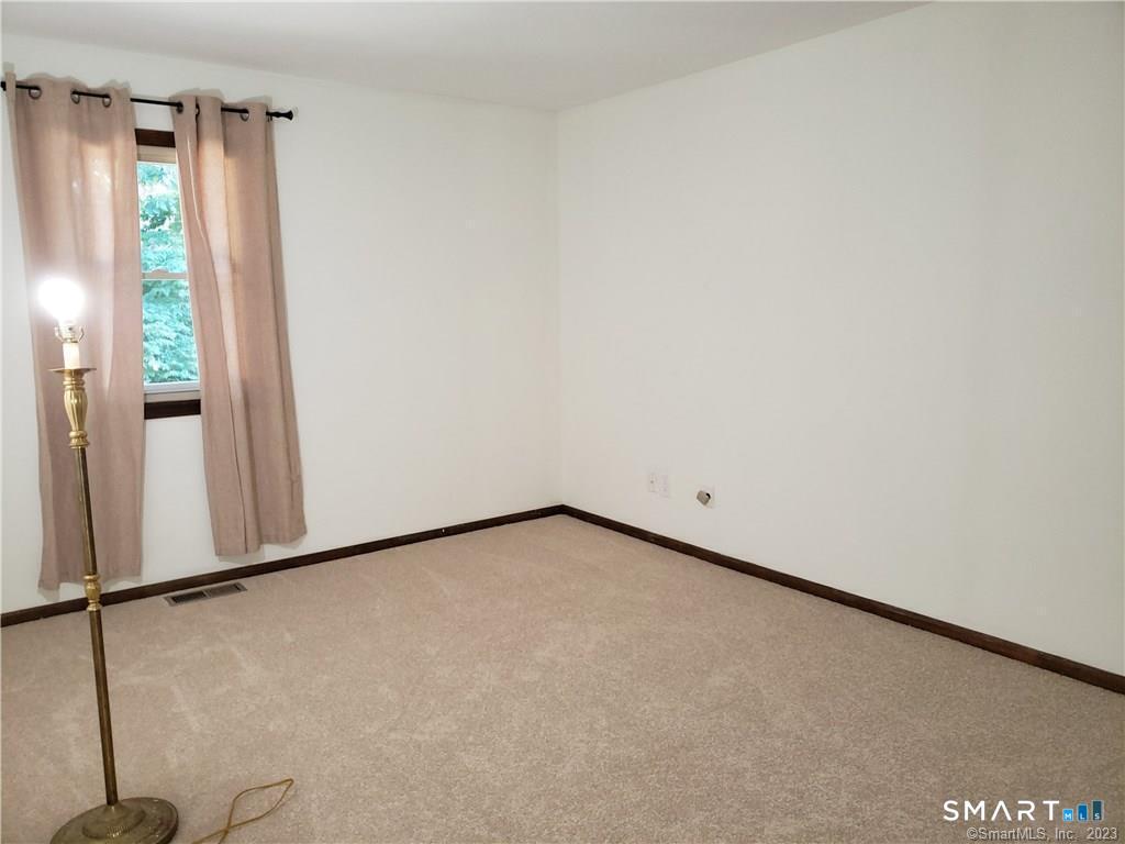 375 Glendale D2 Avenue Property Photo 5