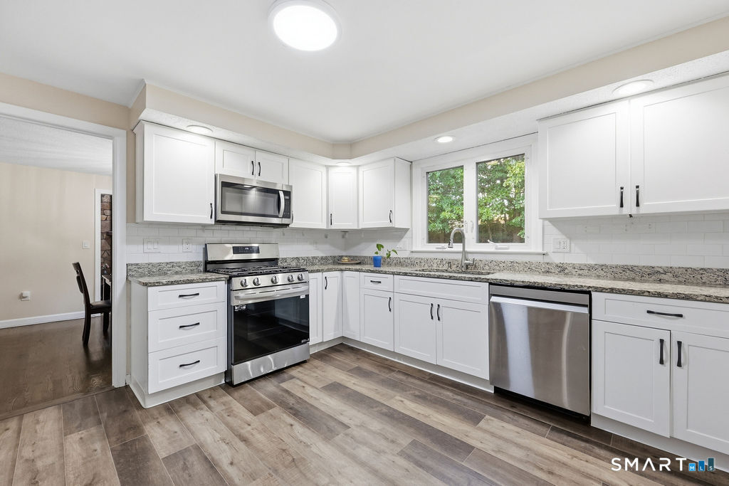 25 Hampshire Drive Property Photo 4