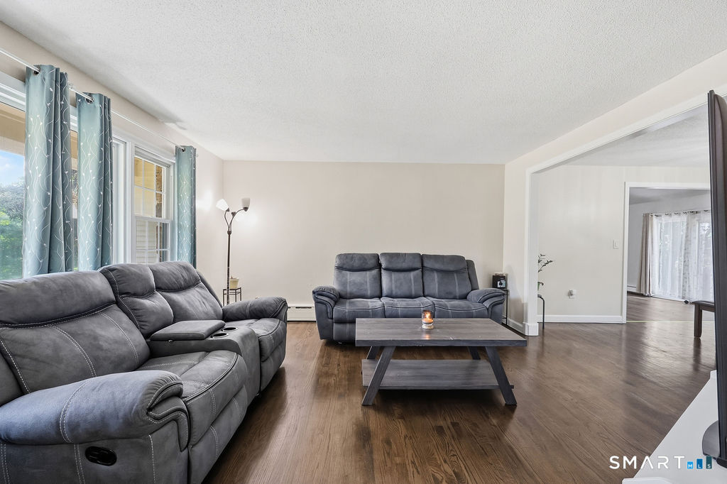 25 Hampshire Drive Property Photo 7