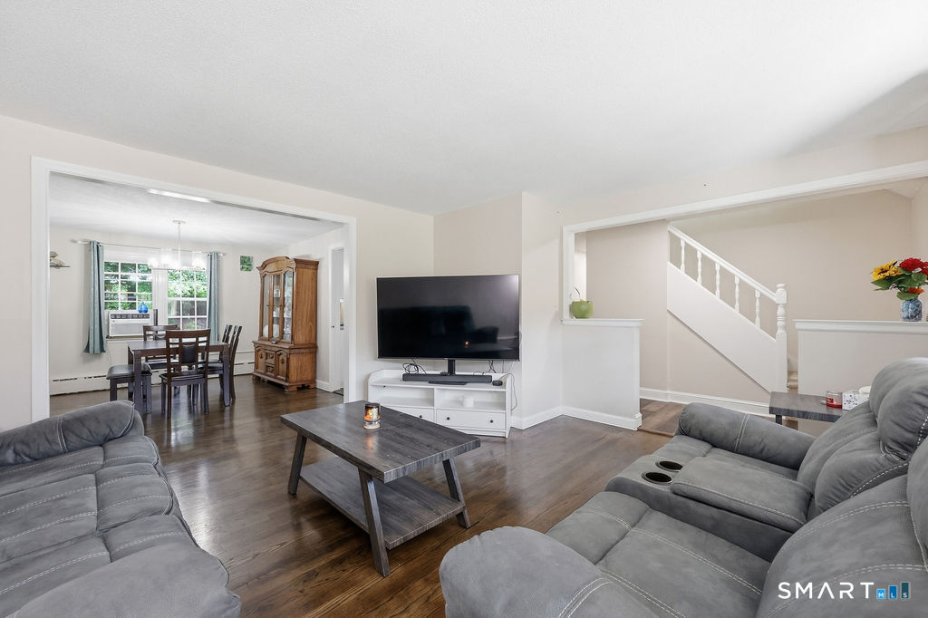 25 Hampshire Drive Property Photo 8