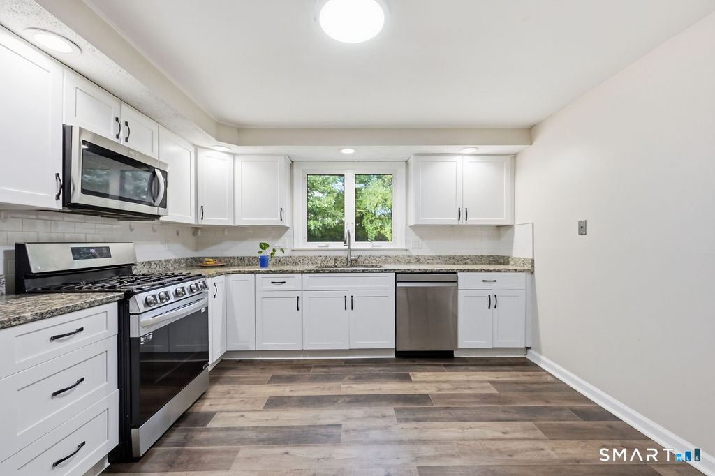 25 Hampshire Drive Property Photo 9