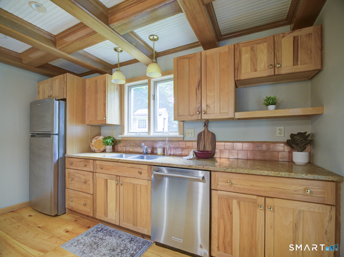 72 Willow Street Property Photo 3