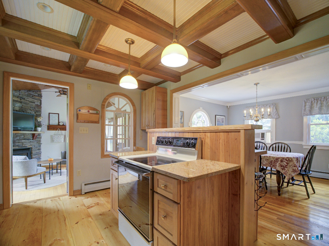 72 Willow Street Property Photo 4
