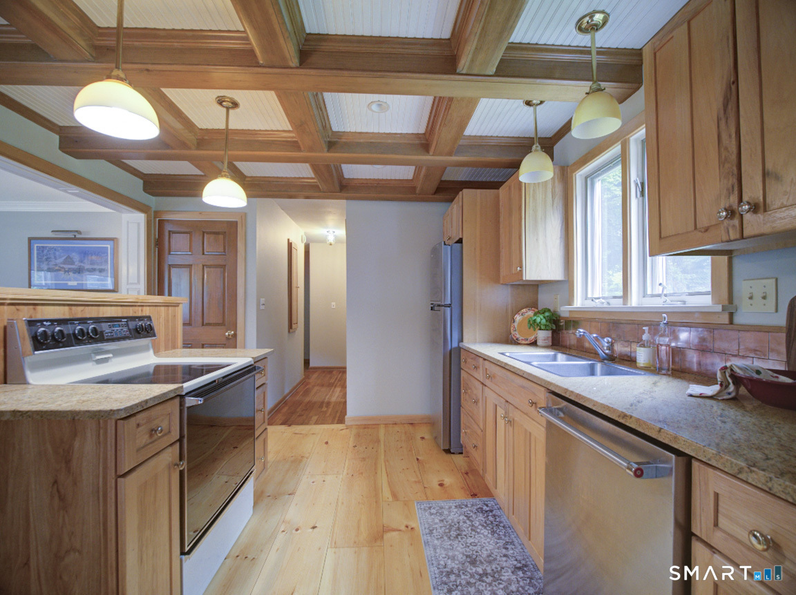 72 Willow Street Property Photo 5