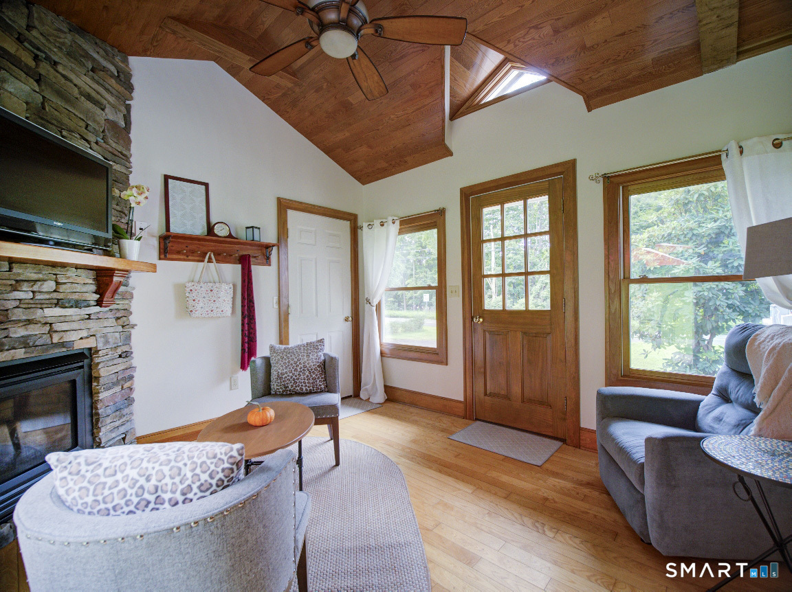 72 Willow Street Property Photo 15