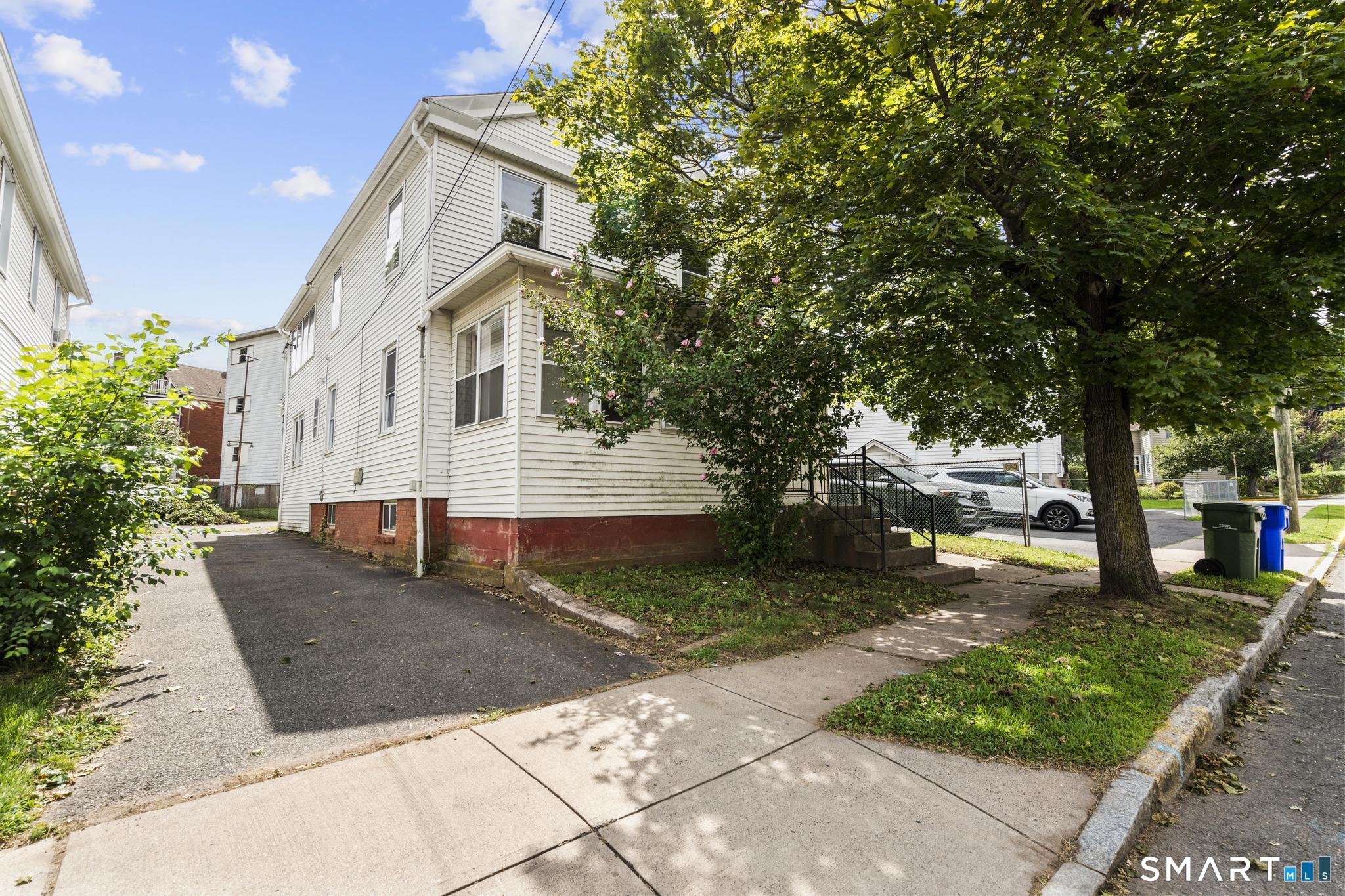 105 Spring Street Property Photo 4