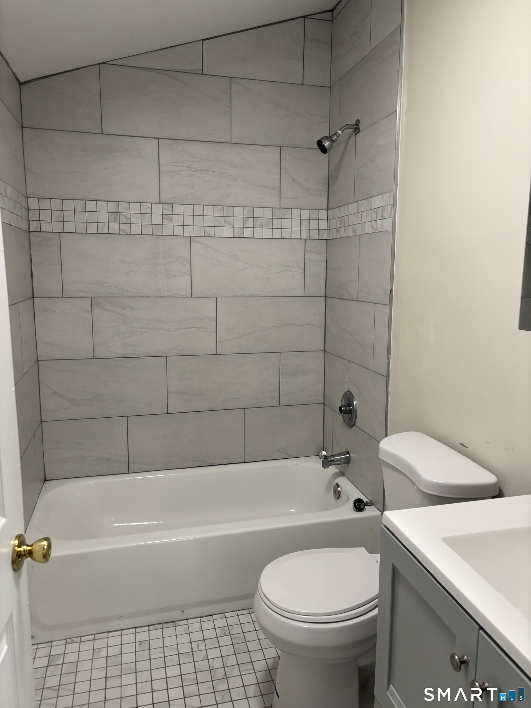 170 Short Beach Road Property Photo 14
