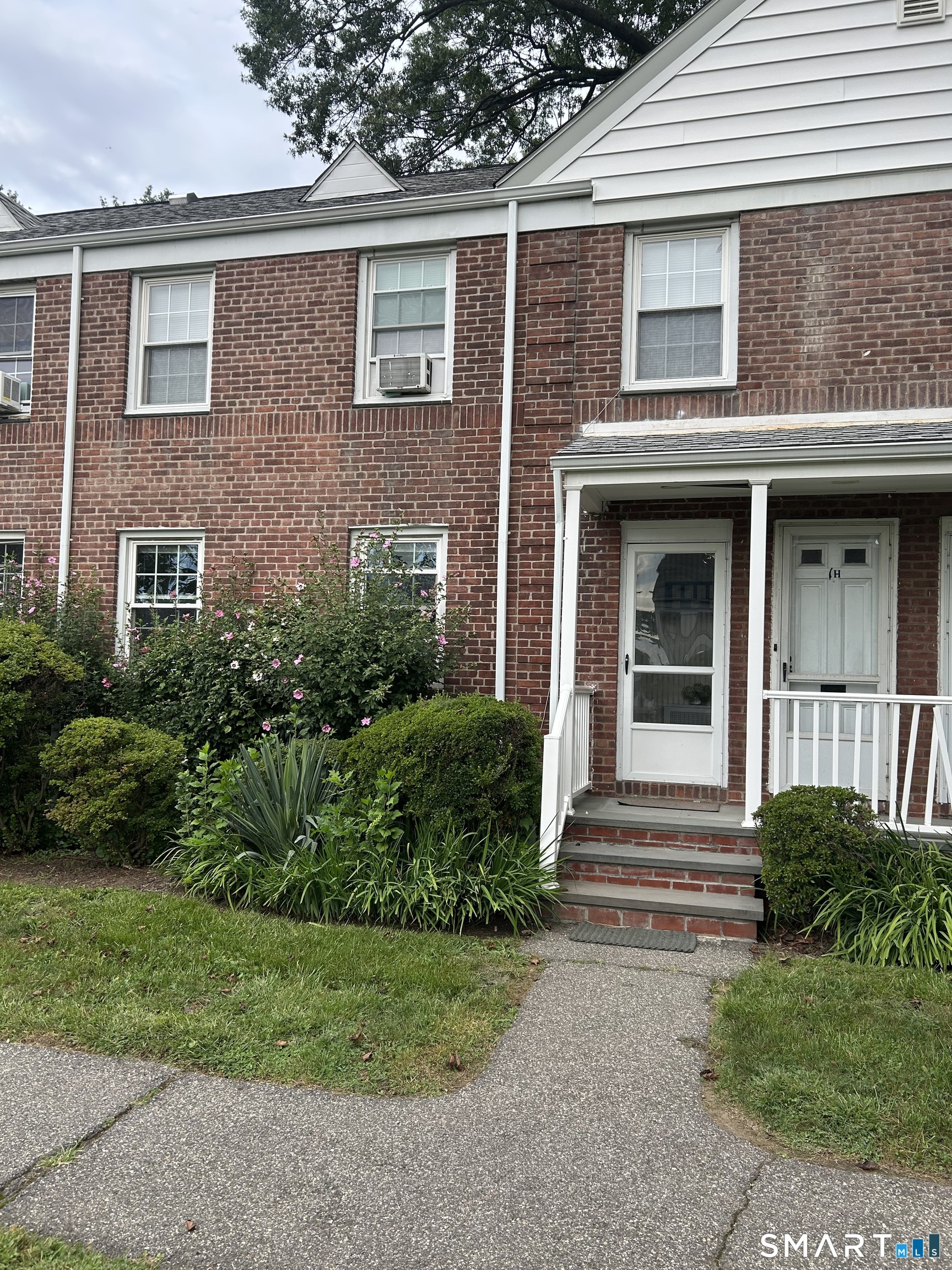 2475 Summer 1g Street Property Photo 1